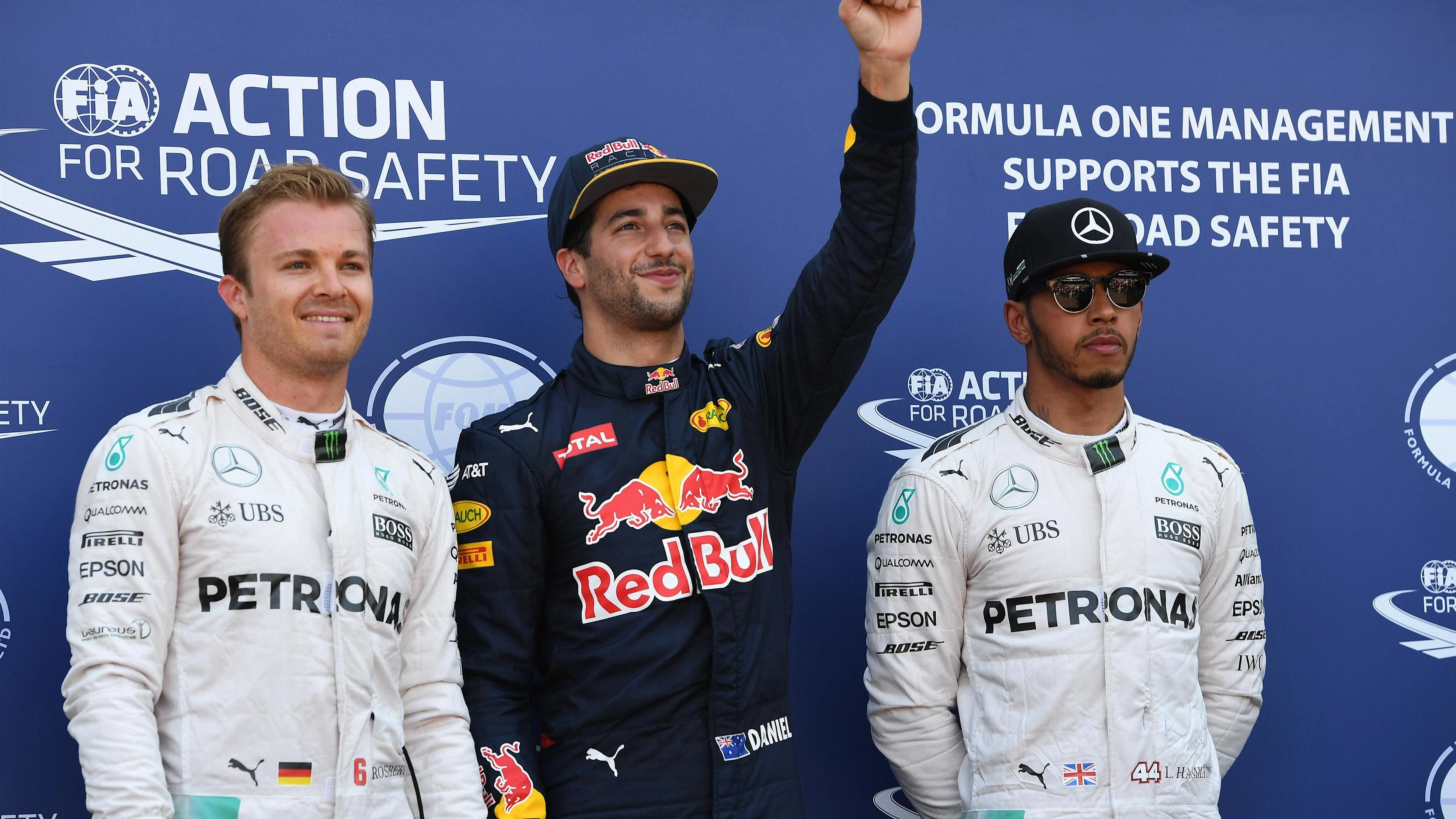 (L to R): Nico Rosberg (GER) Mercedes AMG F1, pole sitter Daniel Ricciardo (AUS) Red Bull Racing