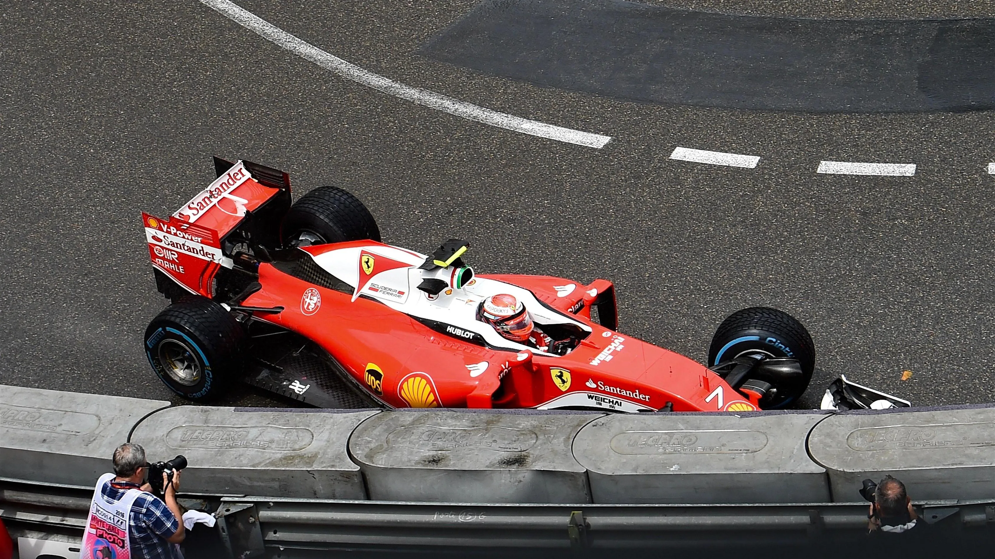 Kimi Raikkonen (FIN) Ferrari SF16-H crashes at Formula One World Championship, Rd6, Monaco Grand