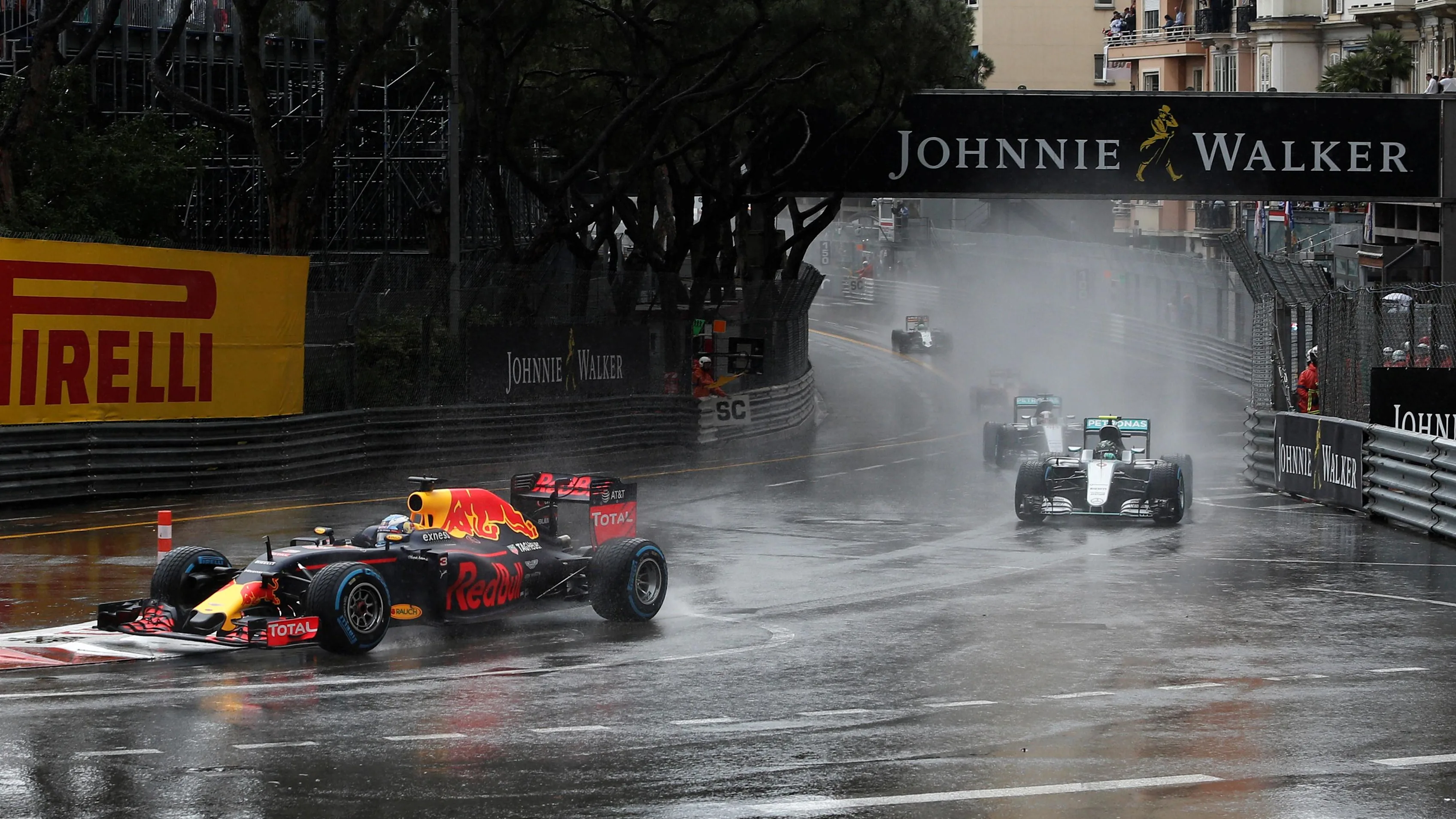 Daniel Ricciardo (AUS) Red Bull Racing RB12 leads Nico Rosberg (GER) Mercedes-Benz F1 W07 Hybrid