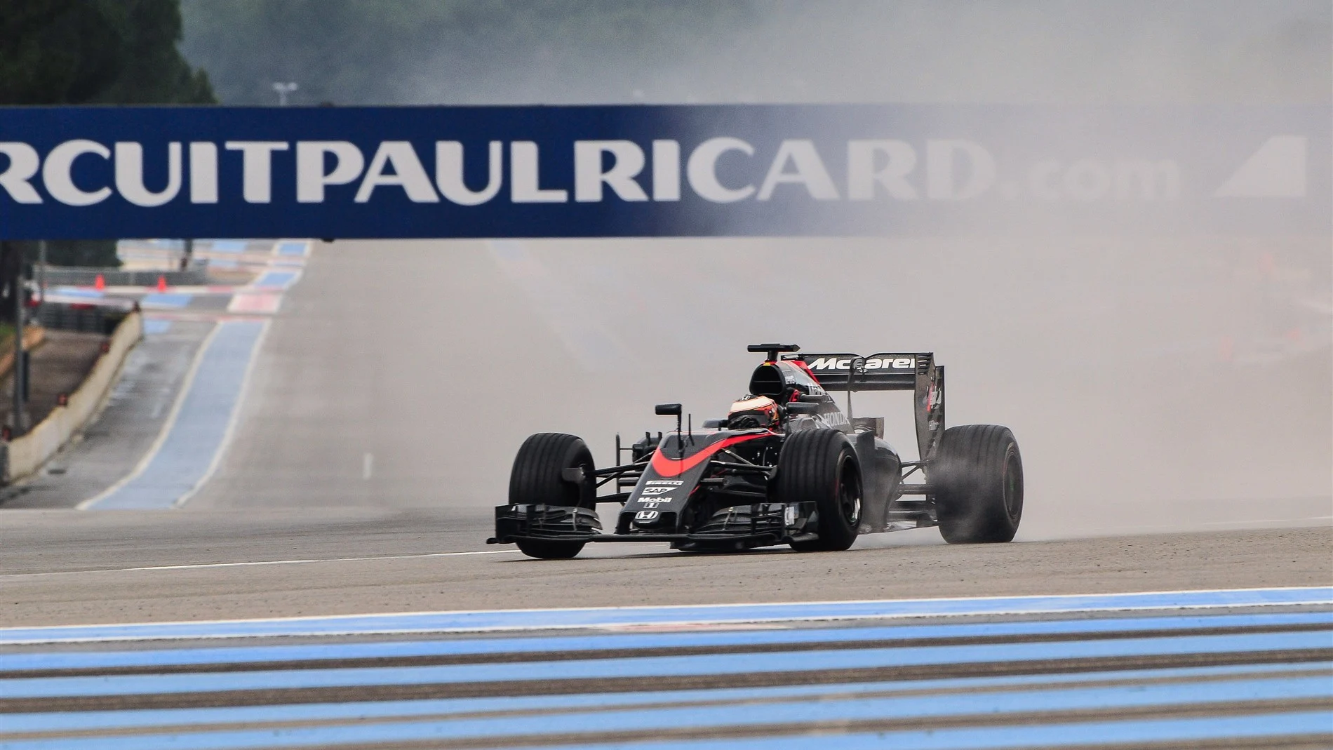 Stoffel Vandoorne (BEL) McLaren MP4-30 at Pirelli Formula One Wet Test, Day Two, Paul Ricard,