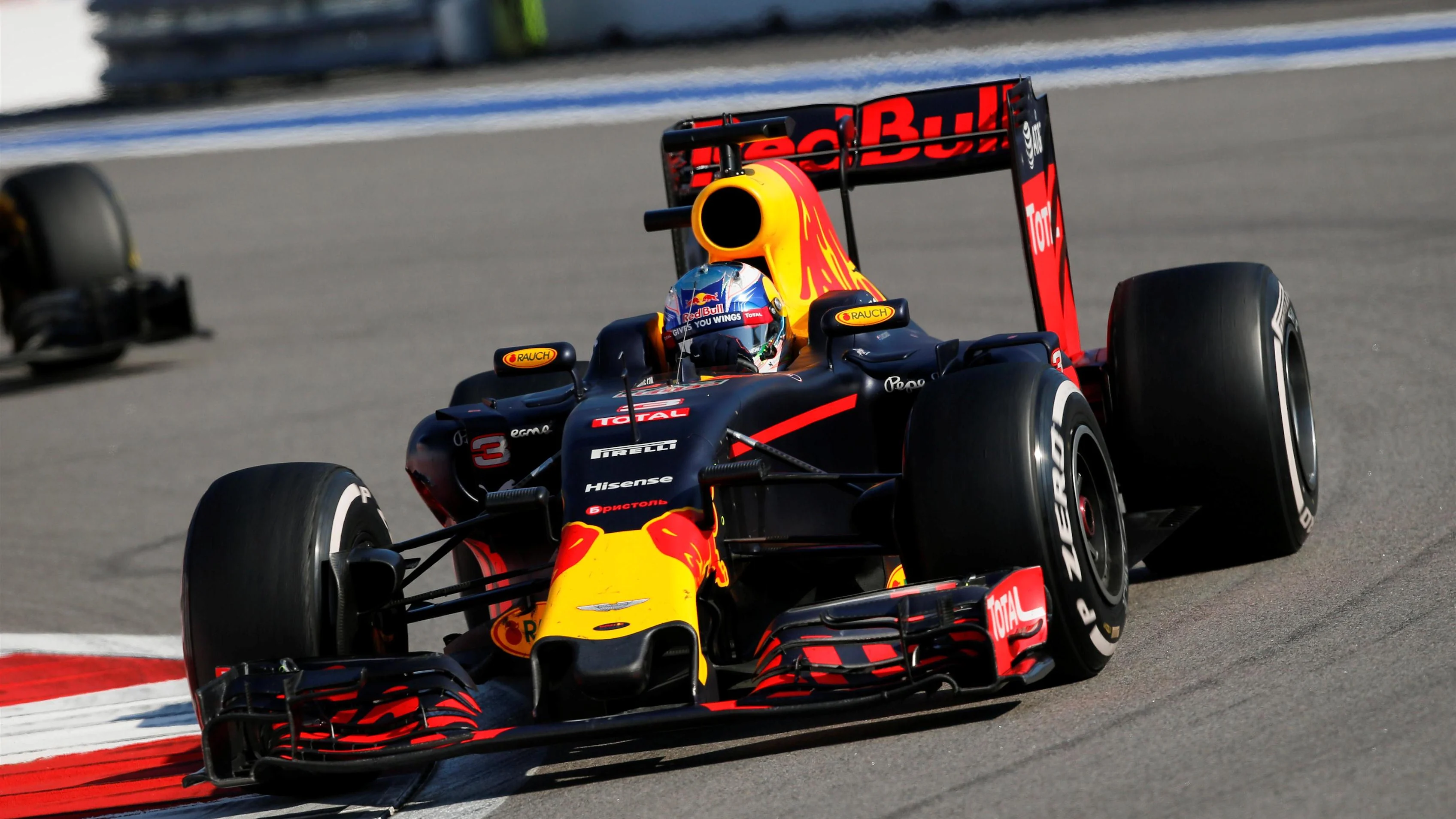 Daniel Ricciardo (AUS) Red Bull Racing RB12 at Formula One World Championship, Rd4, Russian Grand