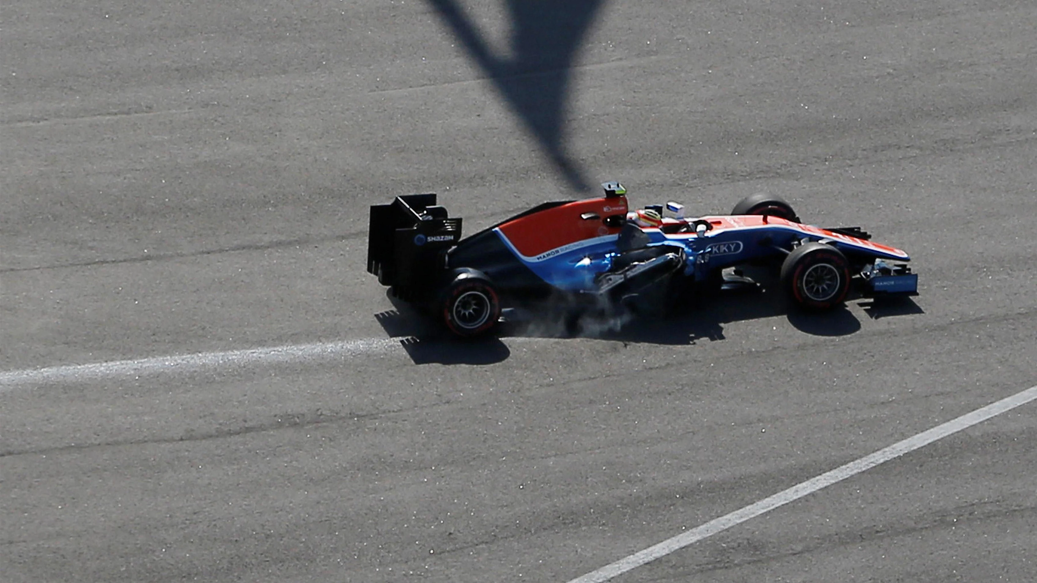 Rio Haryanto (IDN) Manor Racing MRT05 with damage on lap one at Formula One World Championship,