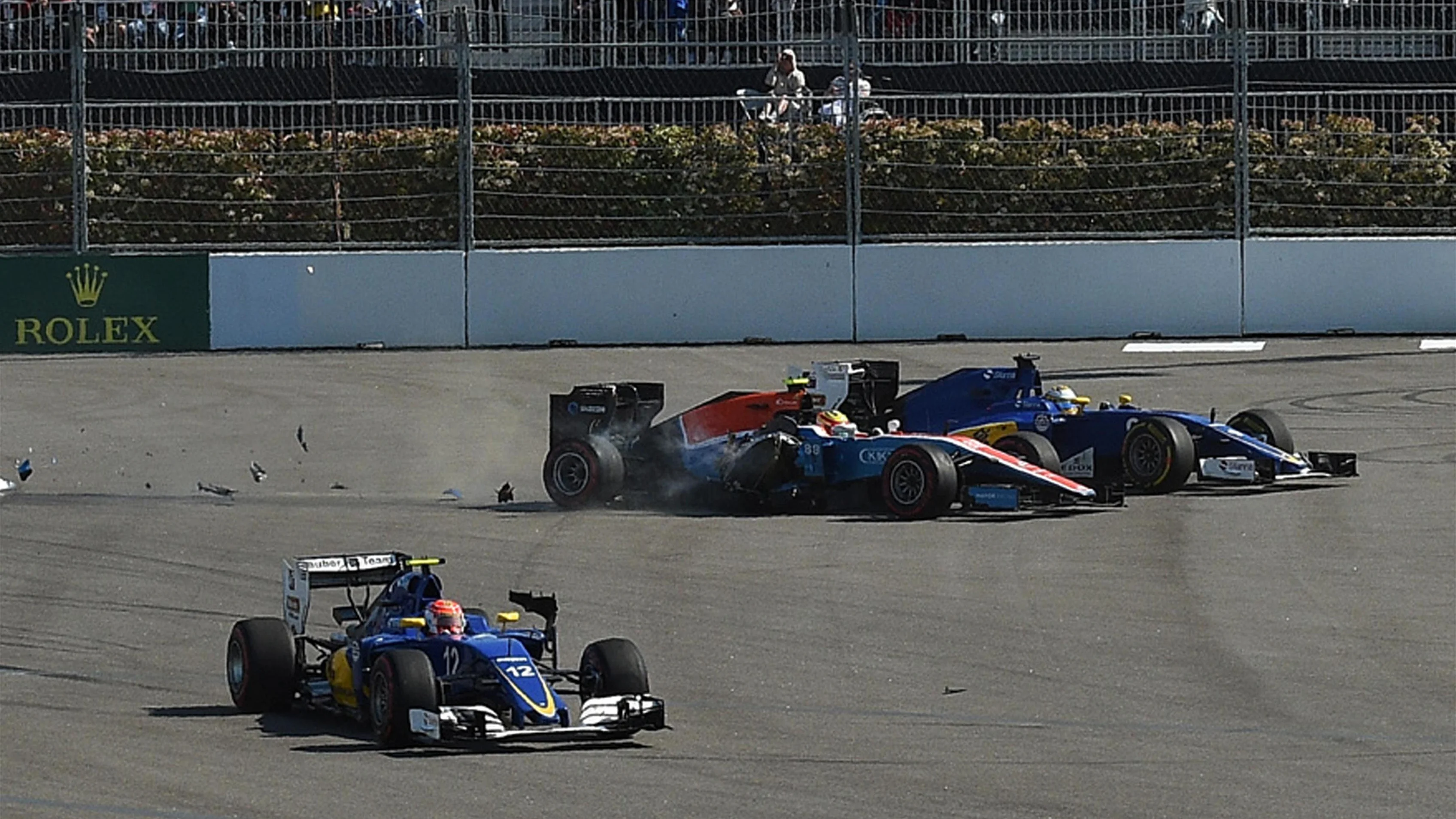 Rio Haryanto (IDN) Manor Racing MRT05 and Marcus Ericsson (SWE) Sauber C35 crash at the start of