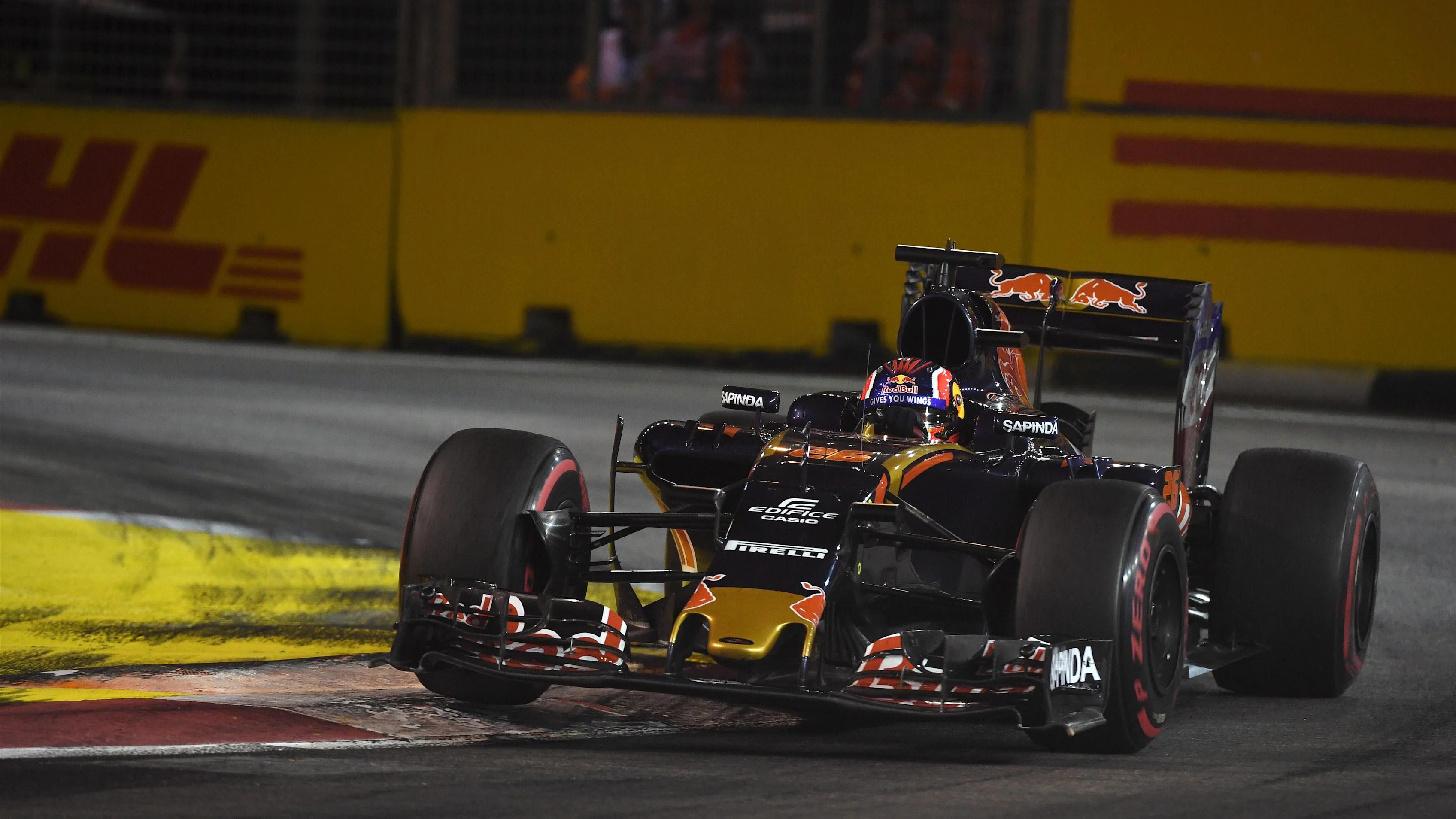 Daniil Kvyat (RUS) Scuderia Toro Rosso STR11 at Formula One World Championship, Rd15, Singapore