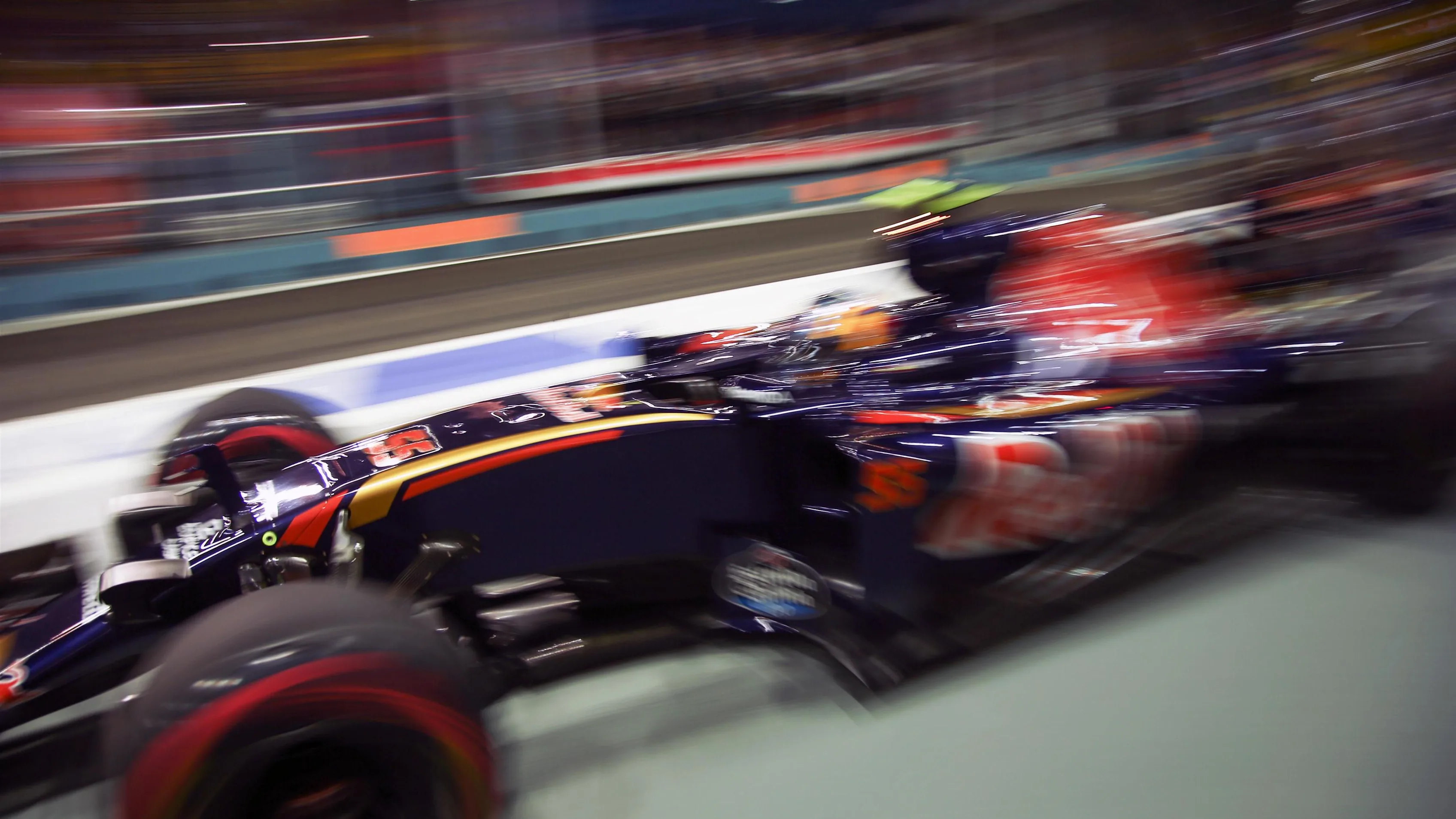Carlos Sainz jr (ESP) Scuderia Toro Rosso STR11 at Formula One World Championship, Rd15, Singapore Grand Prix, Practice, Marina Bay Street Circuit, Singapore, Friday 16 September 2016. © Sutton Images