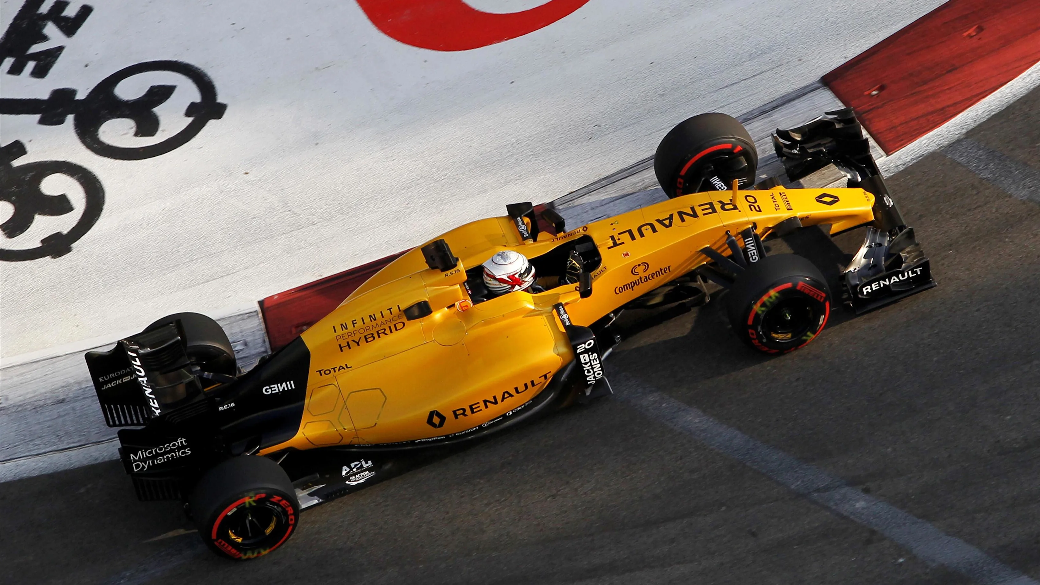 Kevin Magnussen (DEN) Renault Sport F1 Team RS16 at Formula One World Championship, Rd15, Singapore