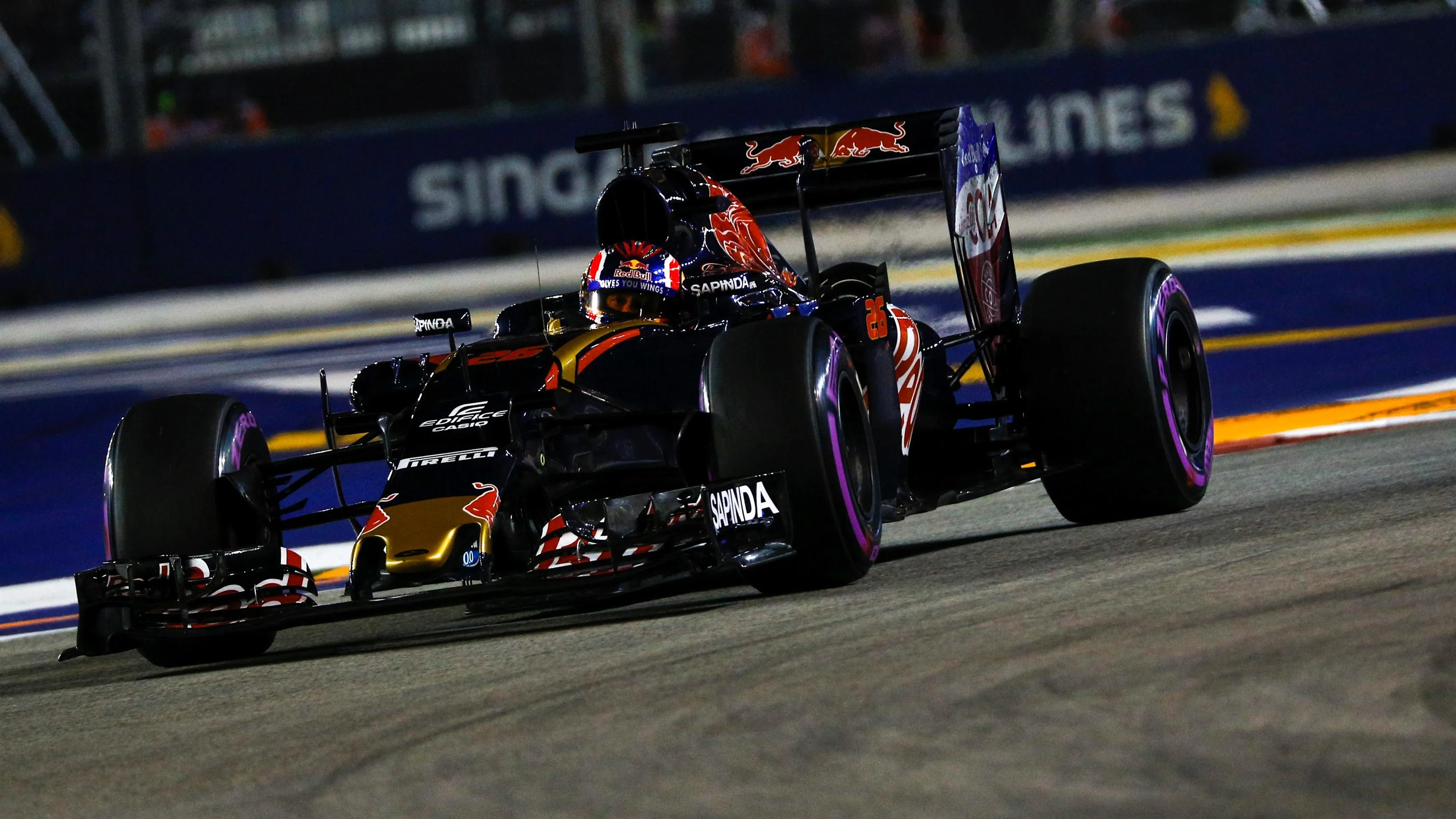 Daniil Kvyat (RUS) Scuderia Toro Rosso STR11 at Formula One World Championship, Rd15, Singapore Grand Prix, Qualifying, Marina Bay Street Circuit, Singapore, Saturday 17 September 2016. © Sutton Images