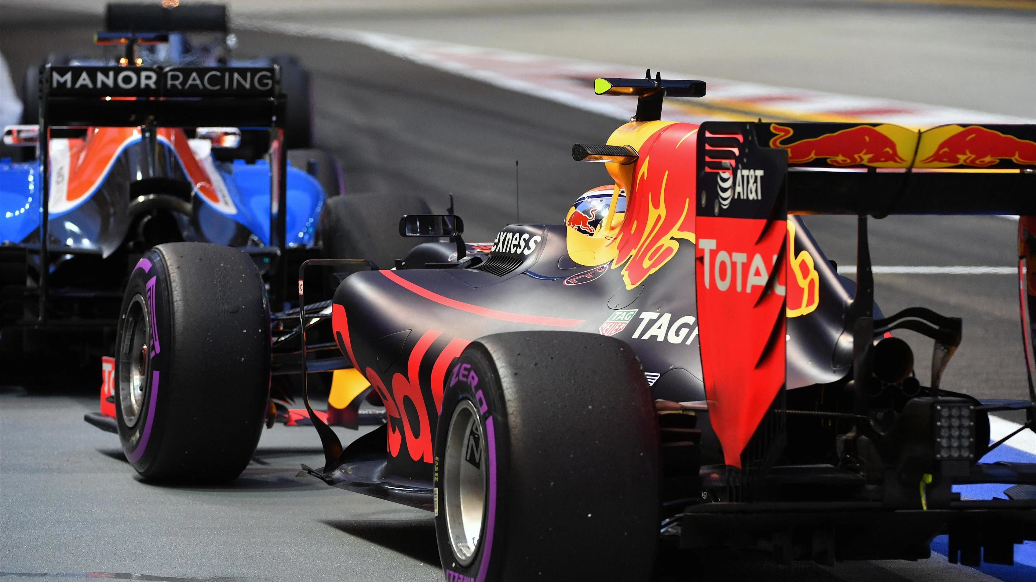 Max Verstappen (NED) Red Bull Racing RB12 at Formula One World Championship, Rd15, Singapore Grand