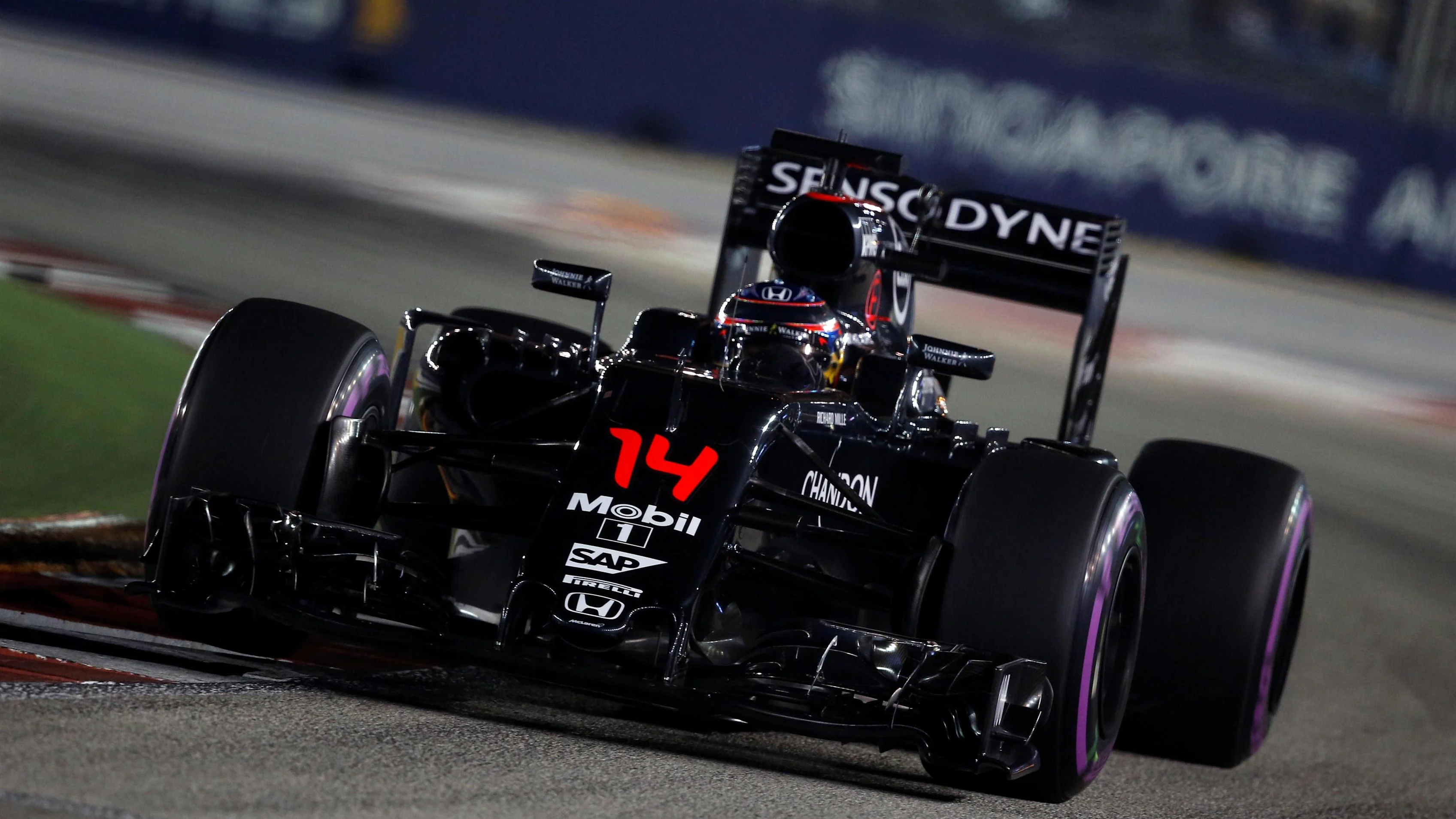 Fernando Alonso (ESP) McLaren MP4-31 at Formula One World Championship, Rd15, Singapore Grand Prix, Qualifying, Marina Bay Street Circuit, Singapore, Saturday 17 September 2016. © Sutton Images