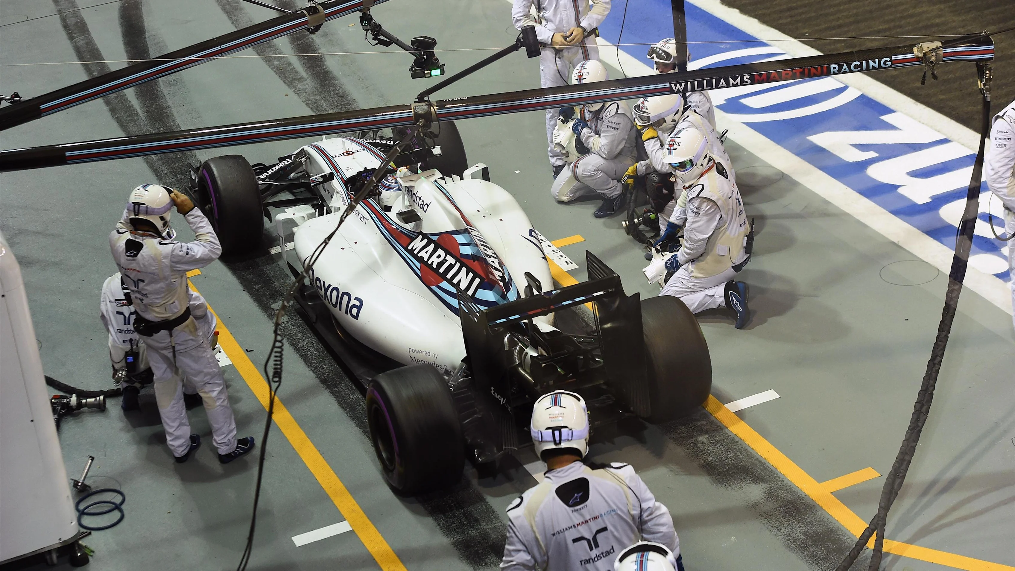 Valtteri Bottas (FIN) Williams FW38 makes a pitstop at Formula One World Championship, Rd15, Singapore Grand Prix, Race, Marina Bay Street Circuit, Singapore, Sunday 18 September 2016. © Sutton Images