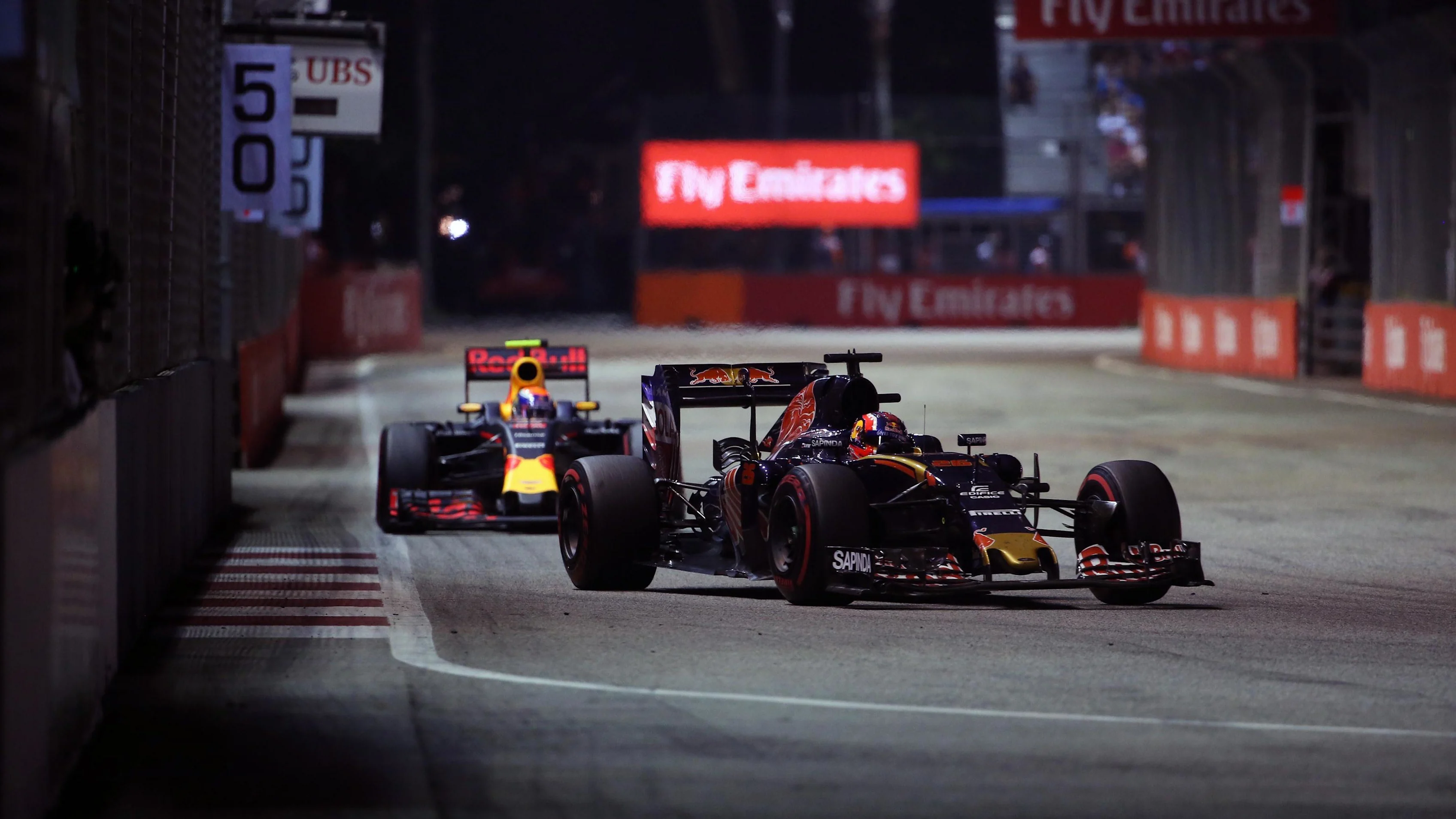 Daniil Kvyat (RUS) Scuderia Toro Rosso STR11 at Formula One World Championship, Rd15, Singapore