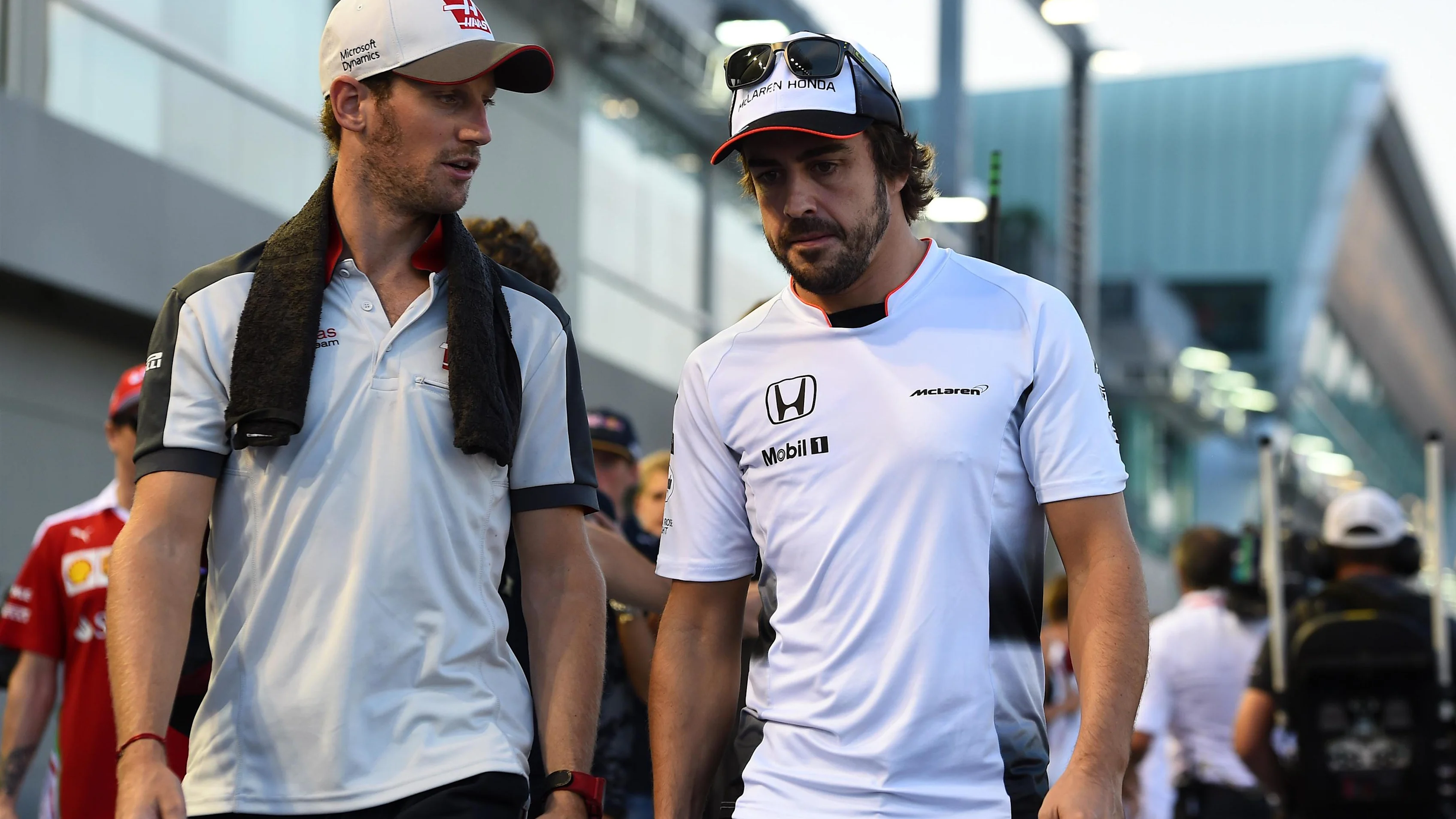 Romain Grosjean (FRA) Haas F1 AND Fernando Alonso (ESP) McLaren on the drivers parade at Formula One World Championship, Rd15, Singapore Grand Prix, Race, Marina Bay Street Circuit, Singapore, Sunday 18 September 2016. © Sutton Images