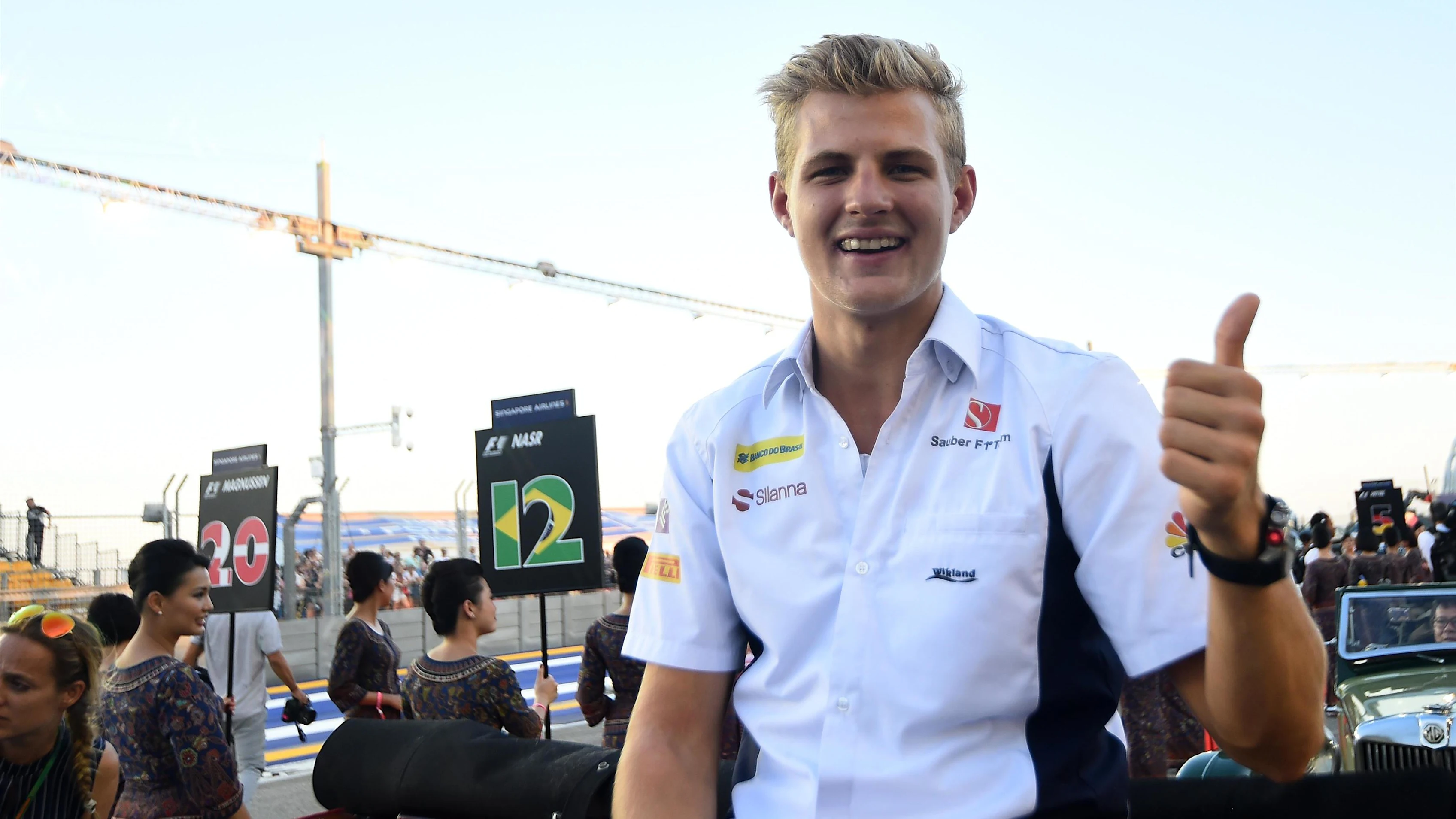 Marcus Ericsson (SWE) Sauber on the drivers parade at Formula One World Championship, Rd15, Singapore Grand Prix, Race, Marina Bay Street Circuit, Singapore, Sunday 18 September 2016. © Sutton Images