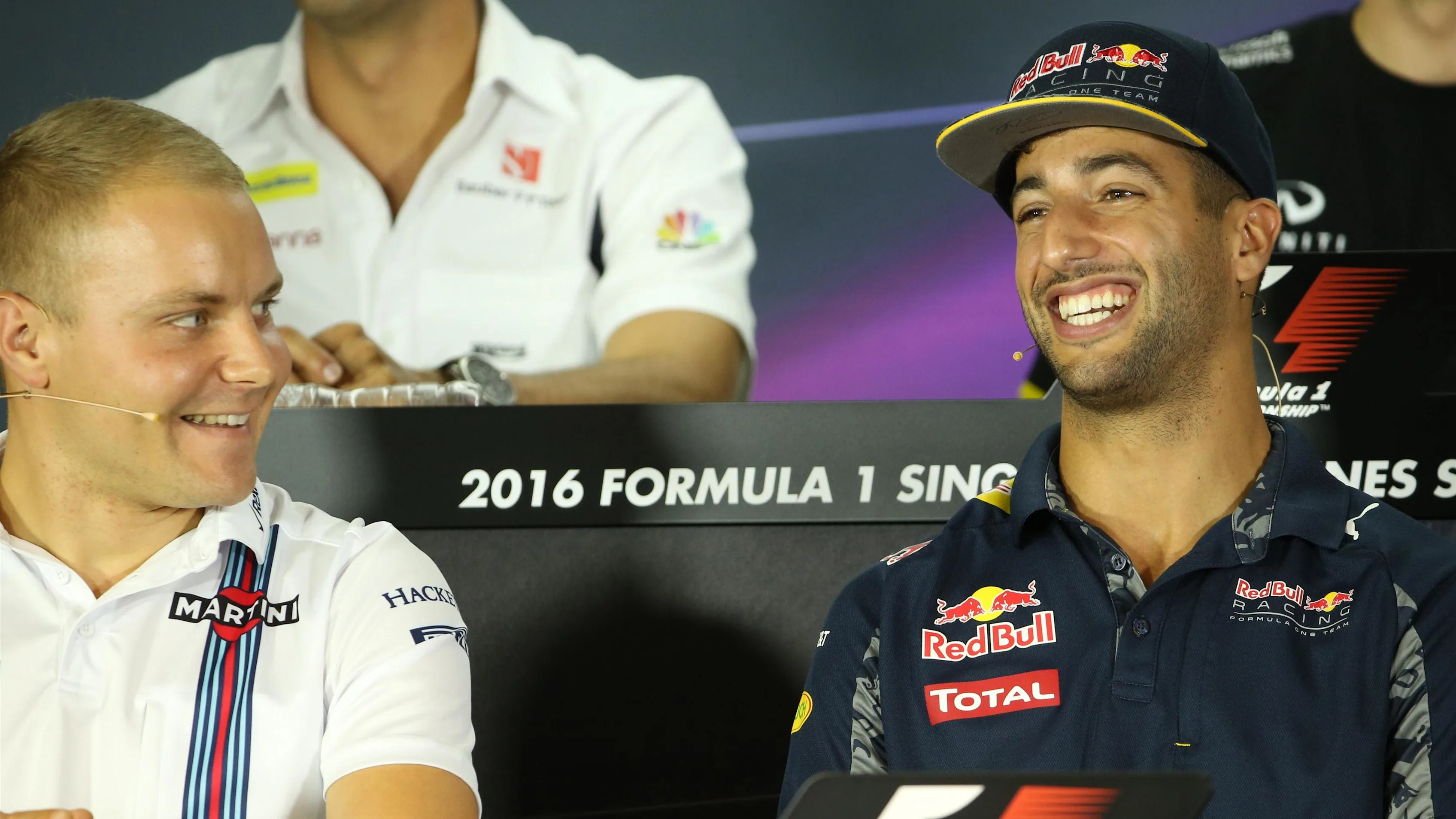 Valtteri Bottas (FIN) Williams and Daniel Ricciardo (AUS) Red Bull Racing in the Press Conference at Formula One World Championship, Rd15, Singapore Grand Prix, Preparations, Marina Bay Street Circuit, Singapore, Thursday 15 September 2016. © Sutton Images
