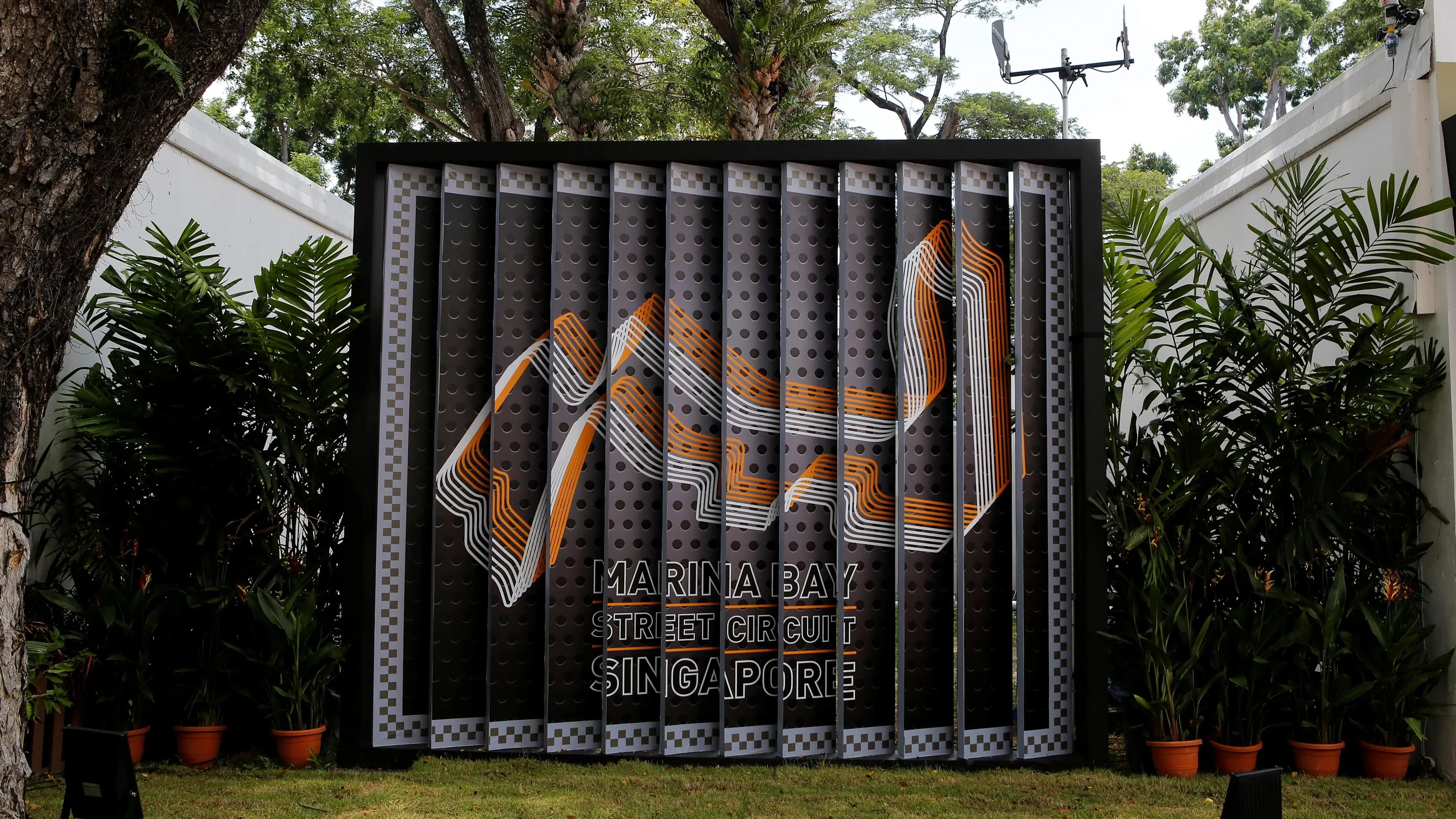 Marina Bay Street Circuit Singapore signage at Formula One World Championship, Rd15, Singapore Grand Prix, Preparations, Marina Bay Street Circuit, Singapore, Thursday 15 September 2016. © Sutton Images