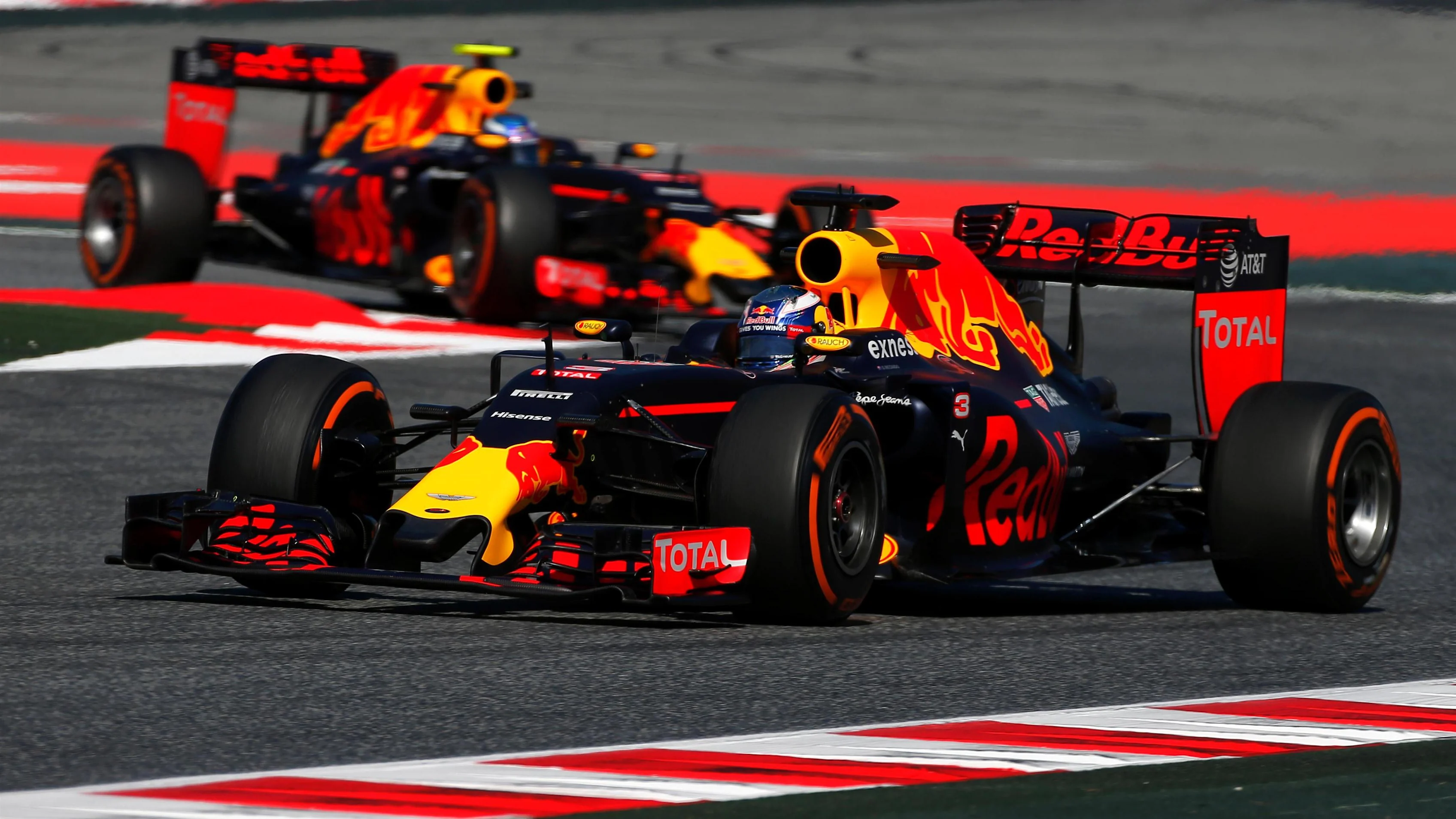 Daniel Ricciardo (AUS) Red Bull Racing RB12 leads Max Verstappen (NED) Red Bull Racing RB12 at