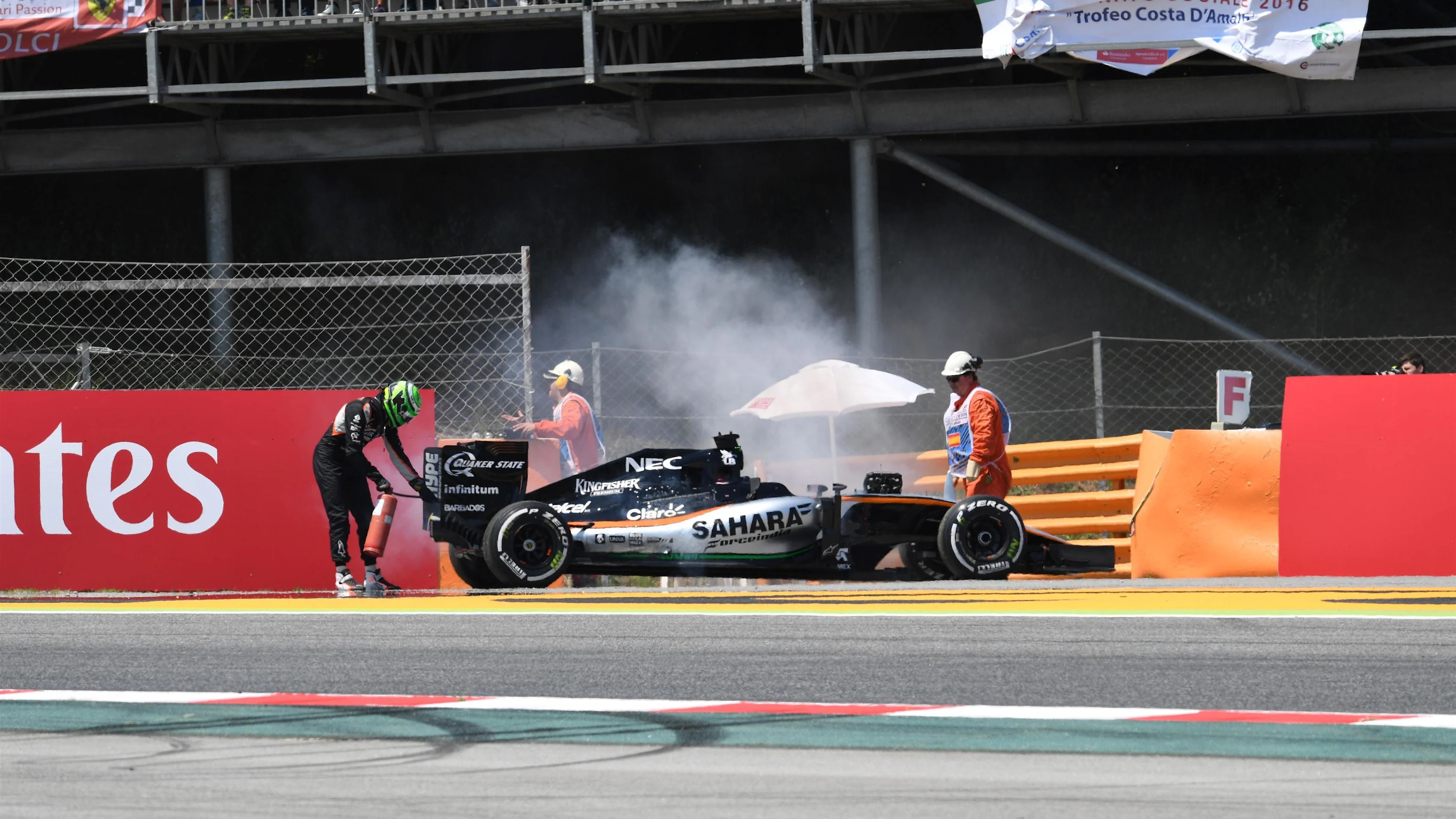 Nico Hulkenberg (GER) Force India VJM09 retires from the race with a fire at Formula One World