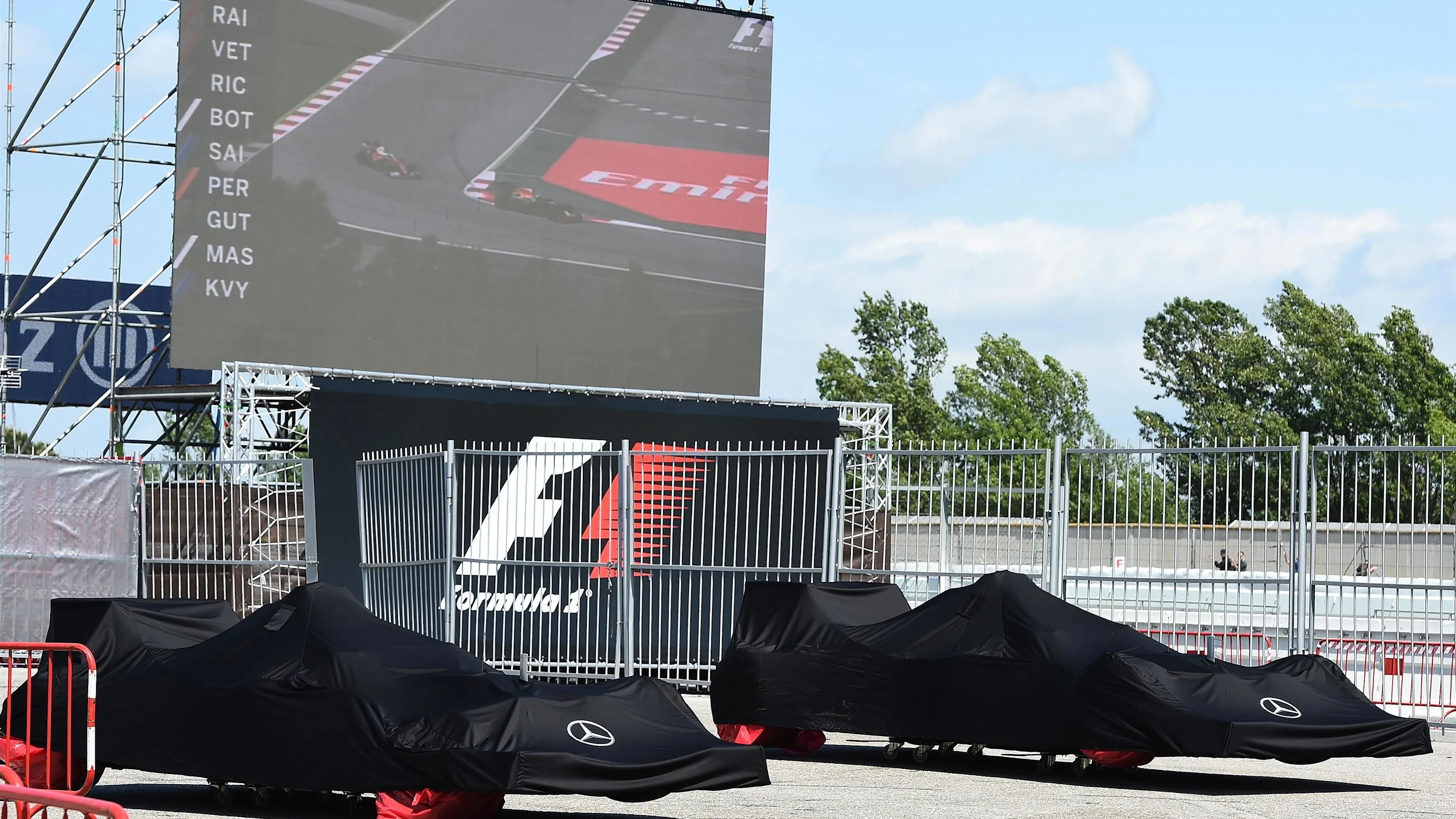 The cars of race retirees Lewis Hamilton (GBR) Mercedes-Benz F1 W07 Hybrid and Nico Rosberg (GER)