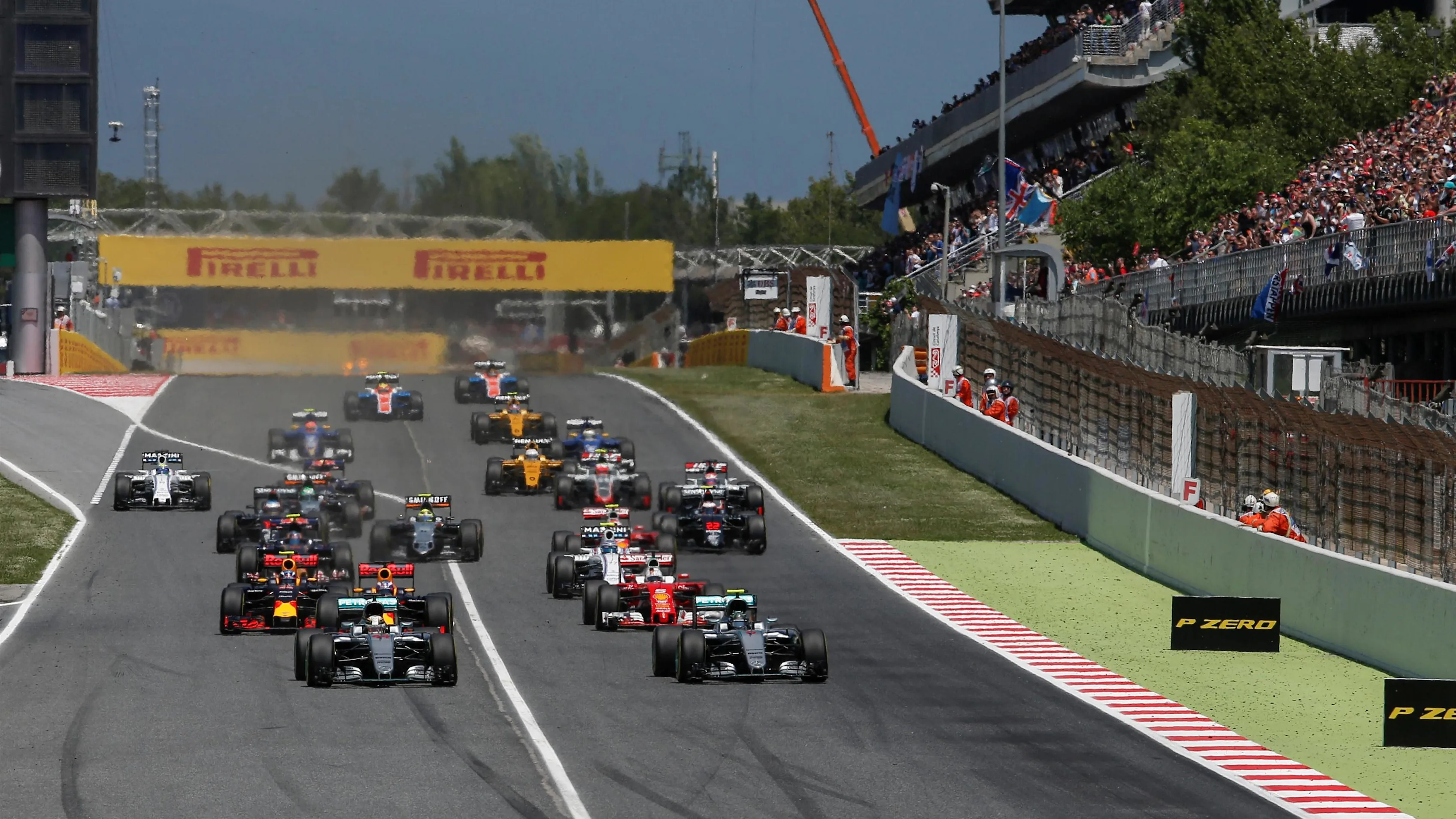 Lewis Hamilton (GBR) Mercedes-Benz F1 W07 Hybrid and Nico Rosberg (GER) Mercedes-Benz F1 W07 Hybrid