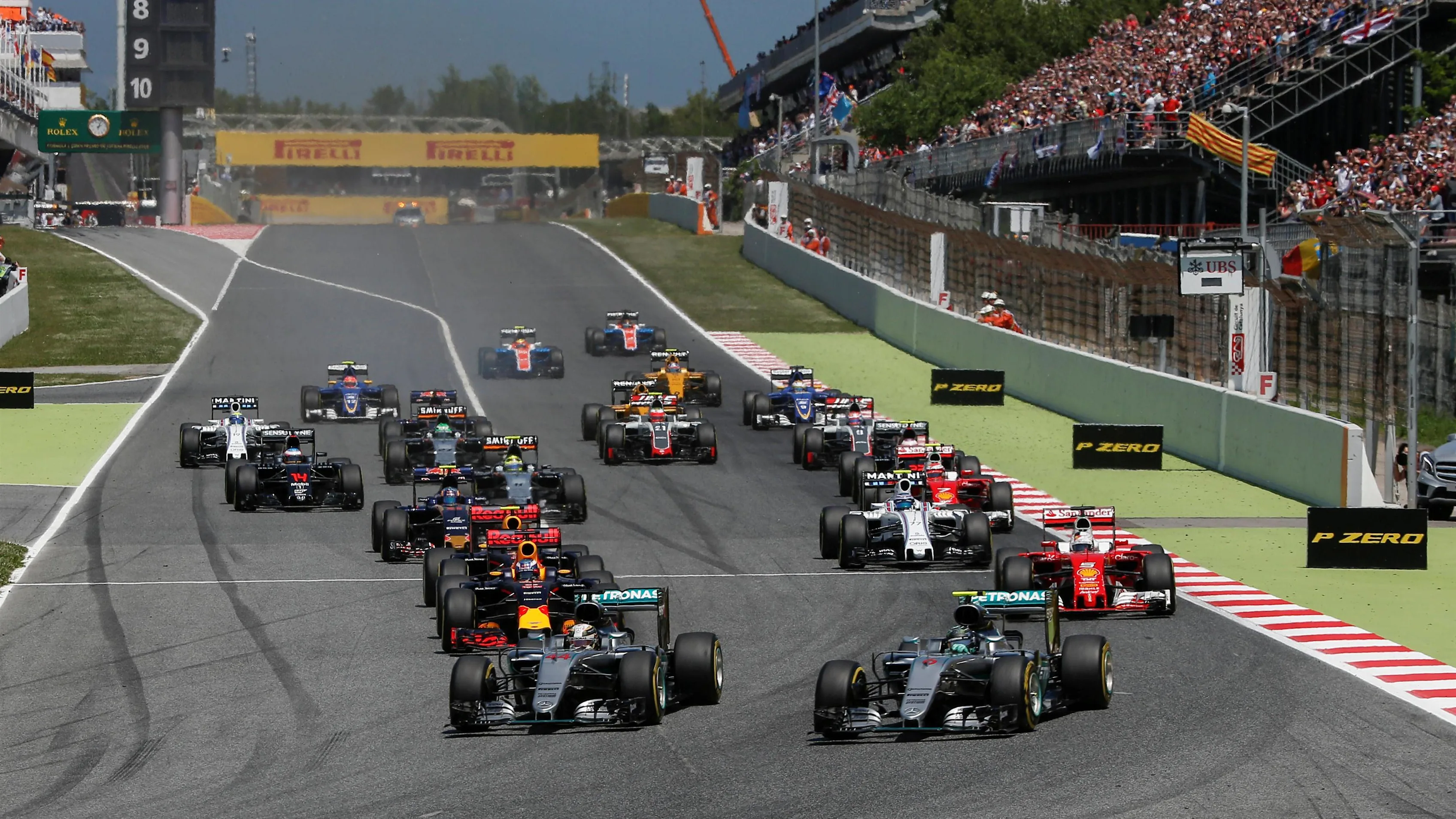 Lewis Hamilton (GBR) Mercedes-Benz F1 W07 Hybrid and Nico Rosberg (GER) Mercedes-Benz F1 W07 Hybrid battle at the start of the race at Formula One World Championship, Rd5, Spanish Grand Prix, Race, Barcelona, Spain, Sunday 15 May 2016. © Sutton Images