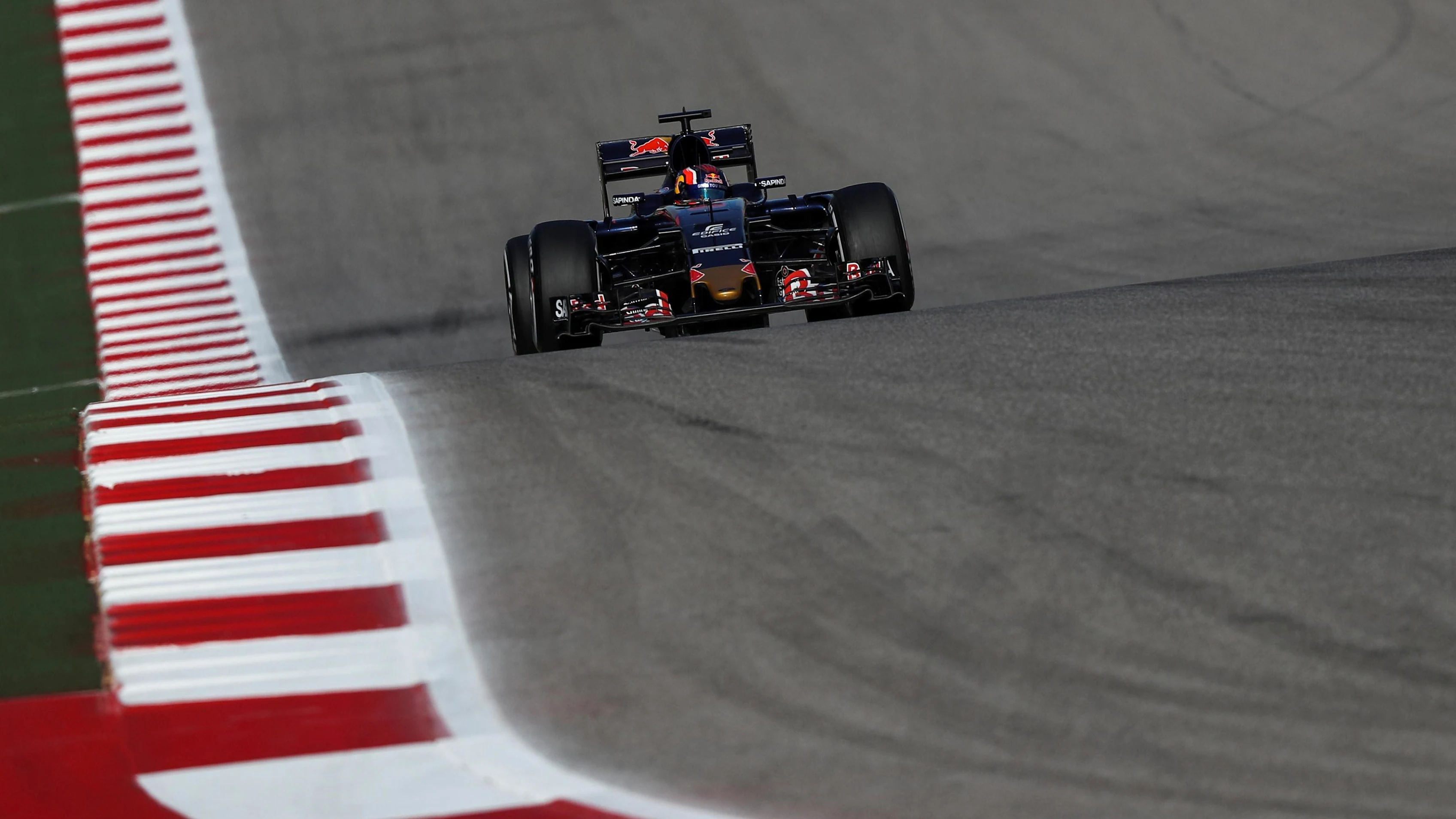 Daniil Kvyat (RUS) Scuderia Toro Rosso STR11 at Formula One World Championship, Rd18, United States Grand Prix, Qualifying, Circuit of the Americas, Austin, Texas, USA, Saturday 22 October 2016. © Sutton Images