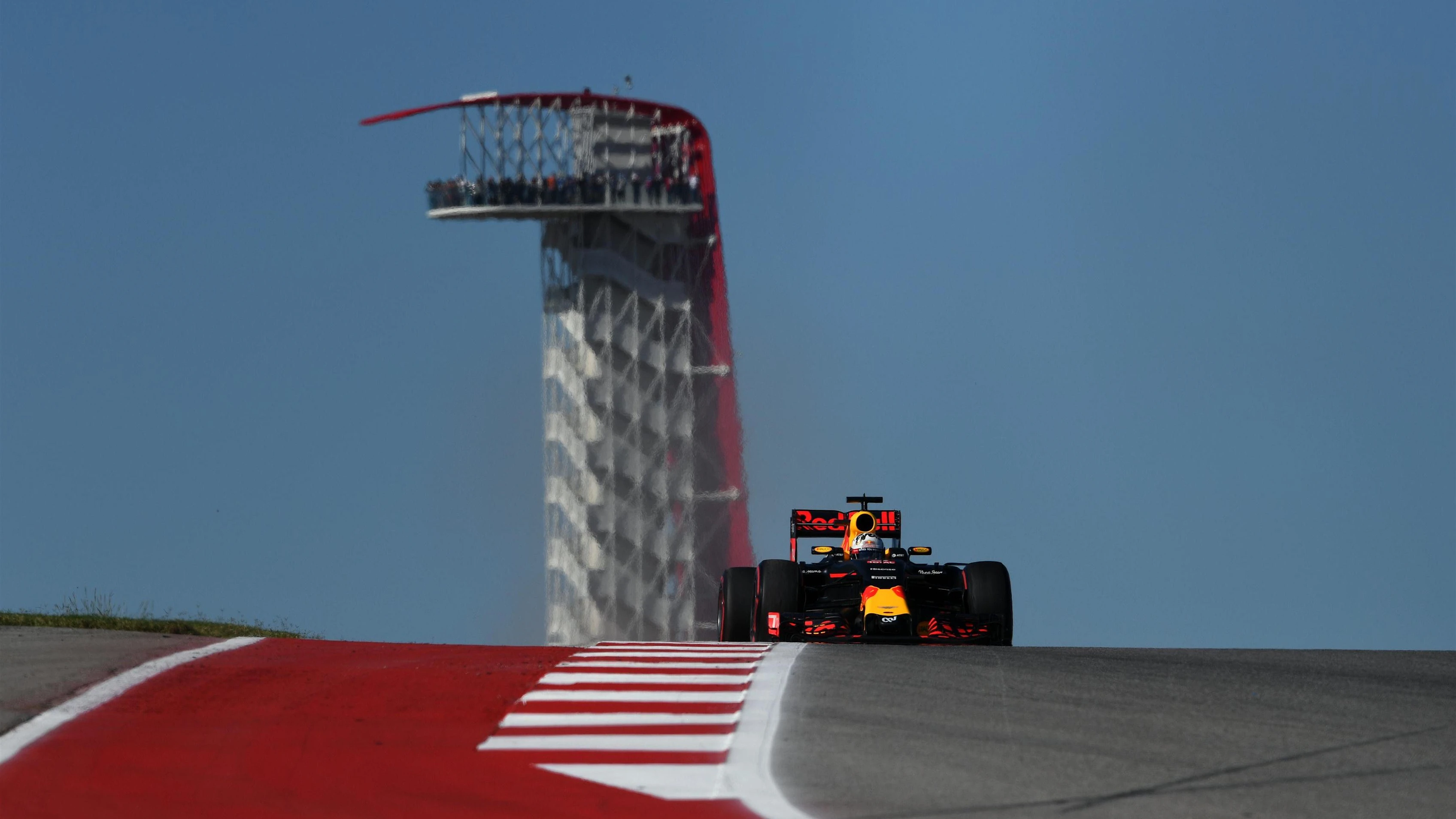 Daniel Ricciardo (AUS) Red Bull Racing RB12 at Formula One World Championship, Rd18, United States