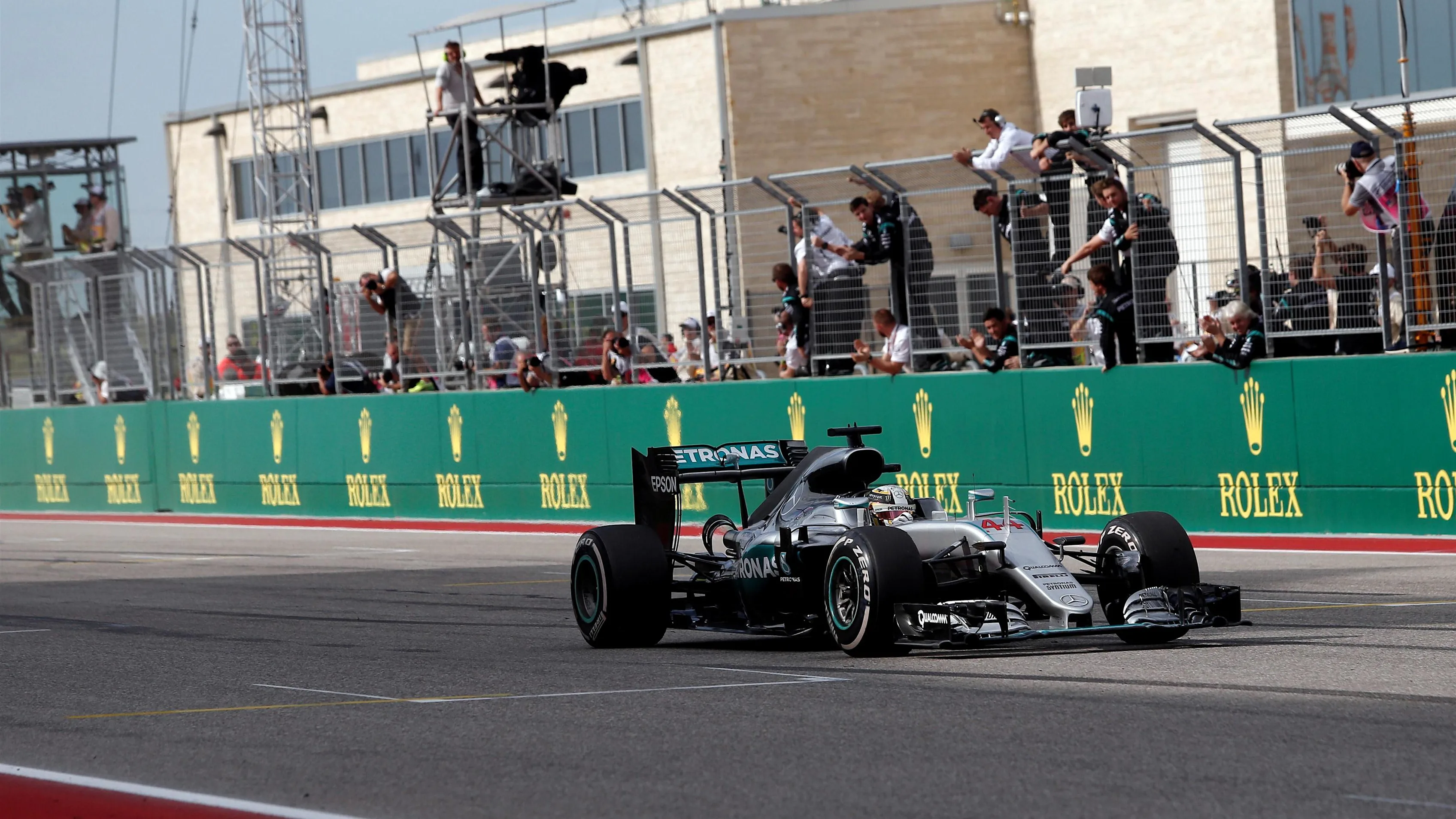 Race winner Lewis Hamilton (GBR) Mercedes-Benz F1 W07 Hybrid crosses the line at Formula One World Championship, Rd18, United States Grand Prix, Race, Circuit of the Americas, Austin, Texas, USA, Sunday 23 October 2016. © Sutton Images