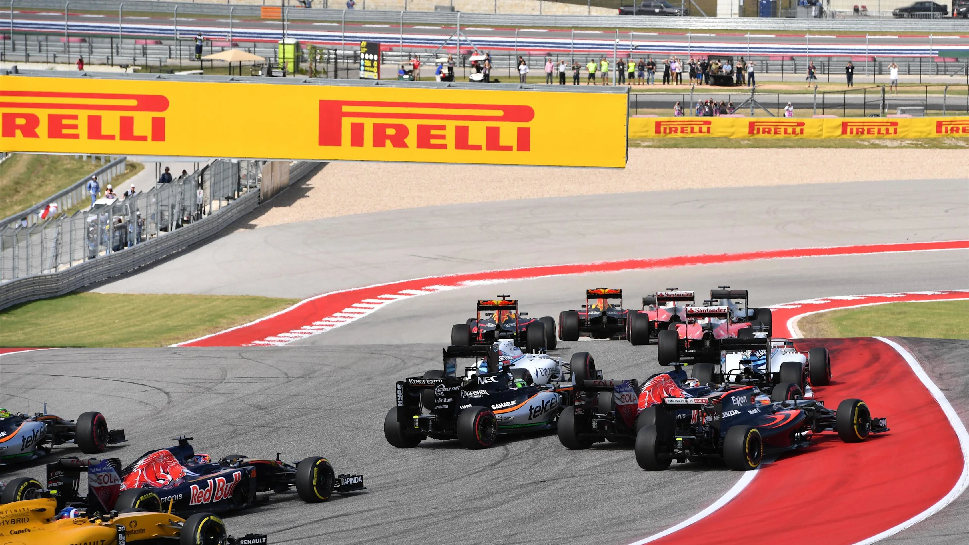 Nico Hulkenberg (GER) Force India VJM09, Carlos Sainz (ESP) Scuderia Toro Rosso STR11 and Fernando Alonso (ESP) McLaren MP4-31 clash at the start of the race at Formula One World Championship, Rd18, United States Grand Prix, Race, Circuit of the Americas, Austin, Texas, USA, Sunday 23 October 2016. © Sutton Images