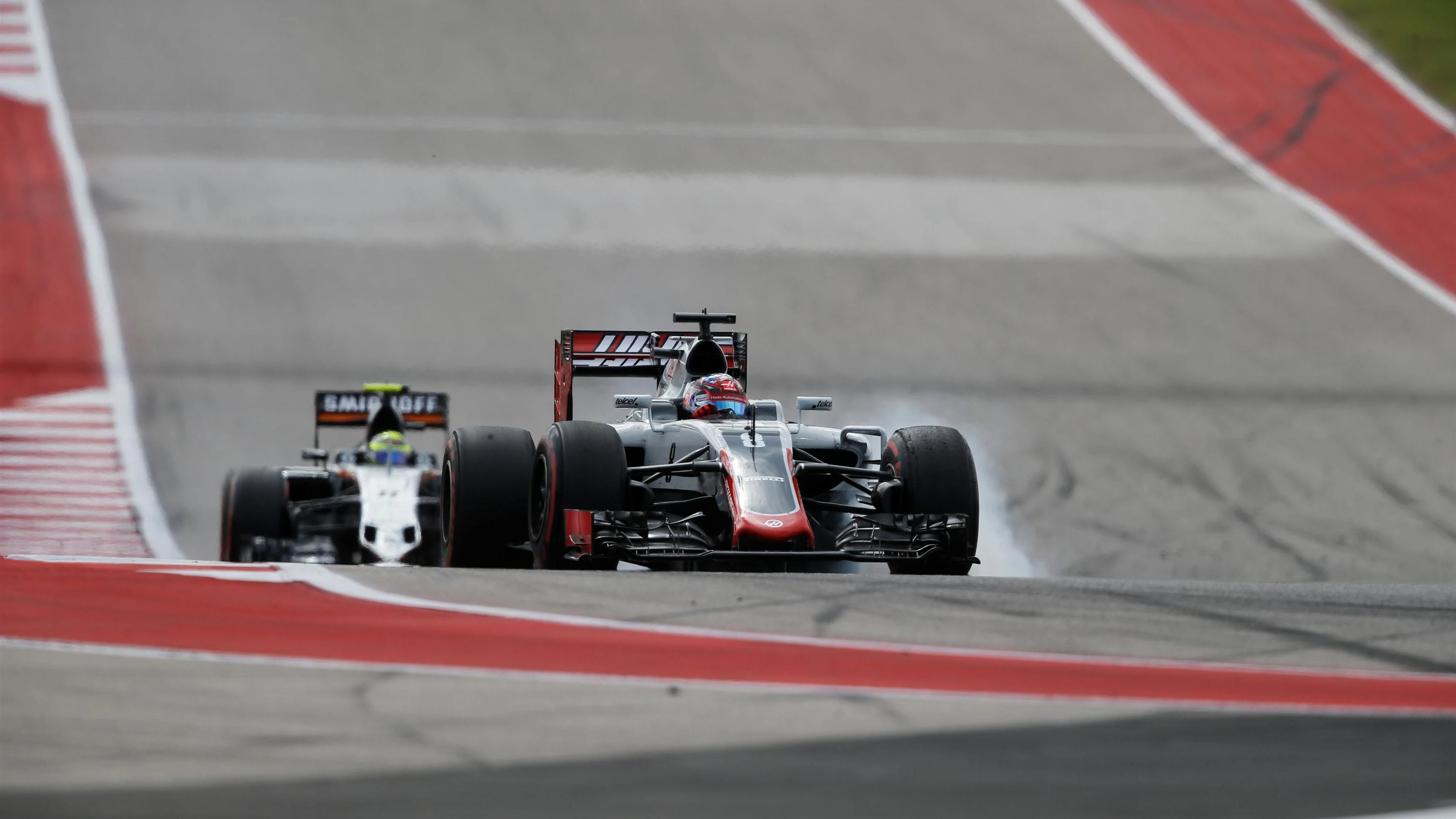 Romain Grosjean (FRA) Haas VF-16 locks up at Formula One World Championship, Rd18, United States Grand Prix, Race, Circuit of the Americas, Austin, Texas, USA, Sunday 23 October 2016. © Sutton Images