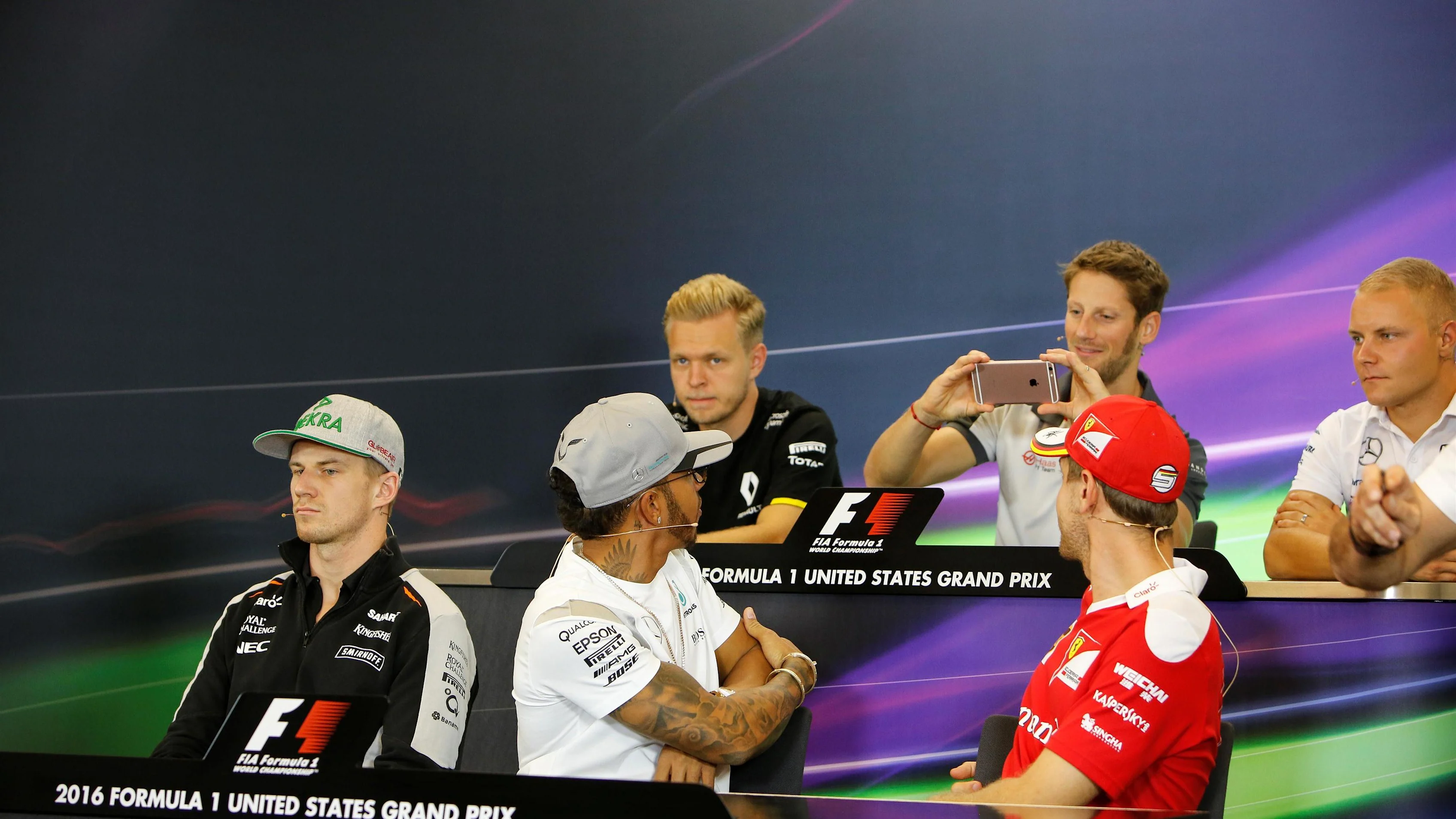 (L to R): Kevin Magnussen (DEN) Renault Sport F1 Team, Romain Grosjean (FRA) Haas F1, Valtteri Bottas (FIN) Williams, Nico Hulkenberg (GER) Force India F1, Lewis Hamilton (GBR) Mercedes AMG F1 and Sebastian Vettel (GER) Ferrari in the Press Conference at Formula One World Championship, Rd18, United States Grand Prix, Preparations, Circuit of the Americas, Austin, Texas, USA, Thursday 20 October 2016. © Sutton Images