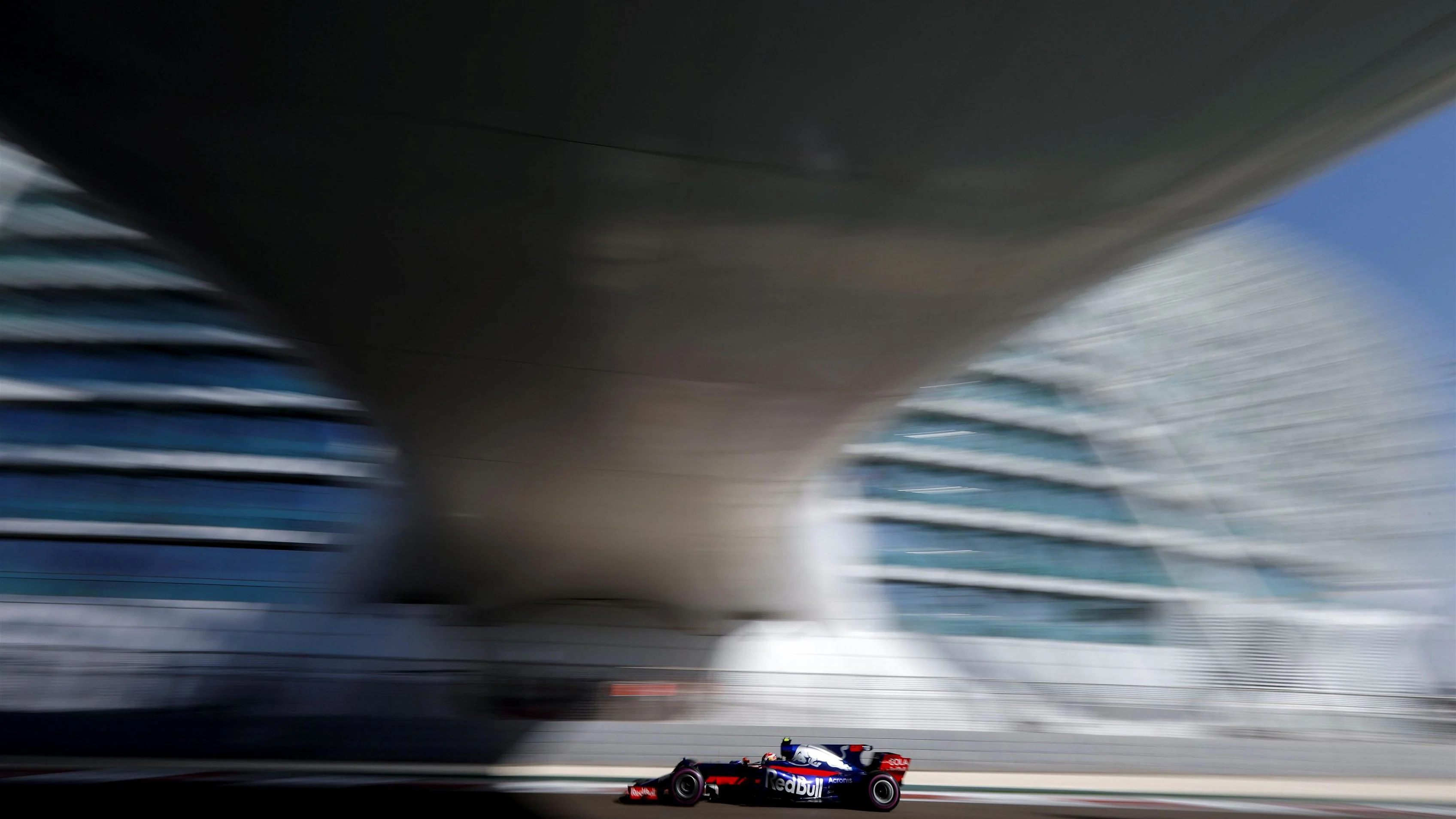 Pierre Gasly (FRA) Scuderia Toro Rosso STR12 at Formula One World Championship, Rd20, Abu Dhabi Grand Prix, Qualifying, Yas Marina Circuit, Abu Dhabi, UAE, Saturday 25 November 2017. © James Gasperotti/Sutton Images