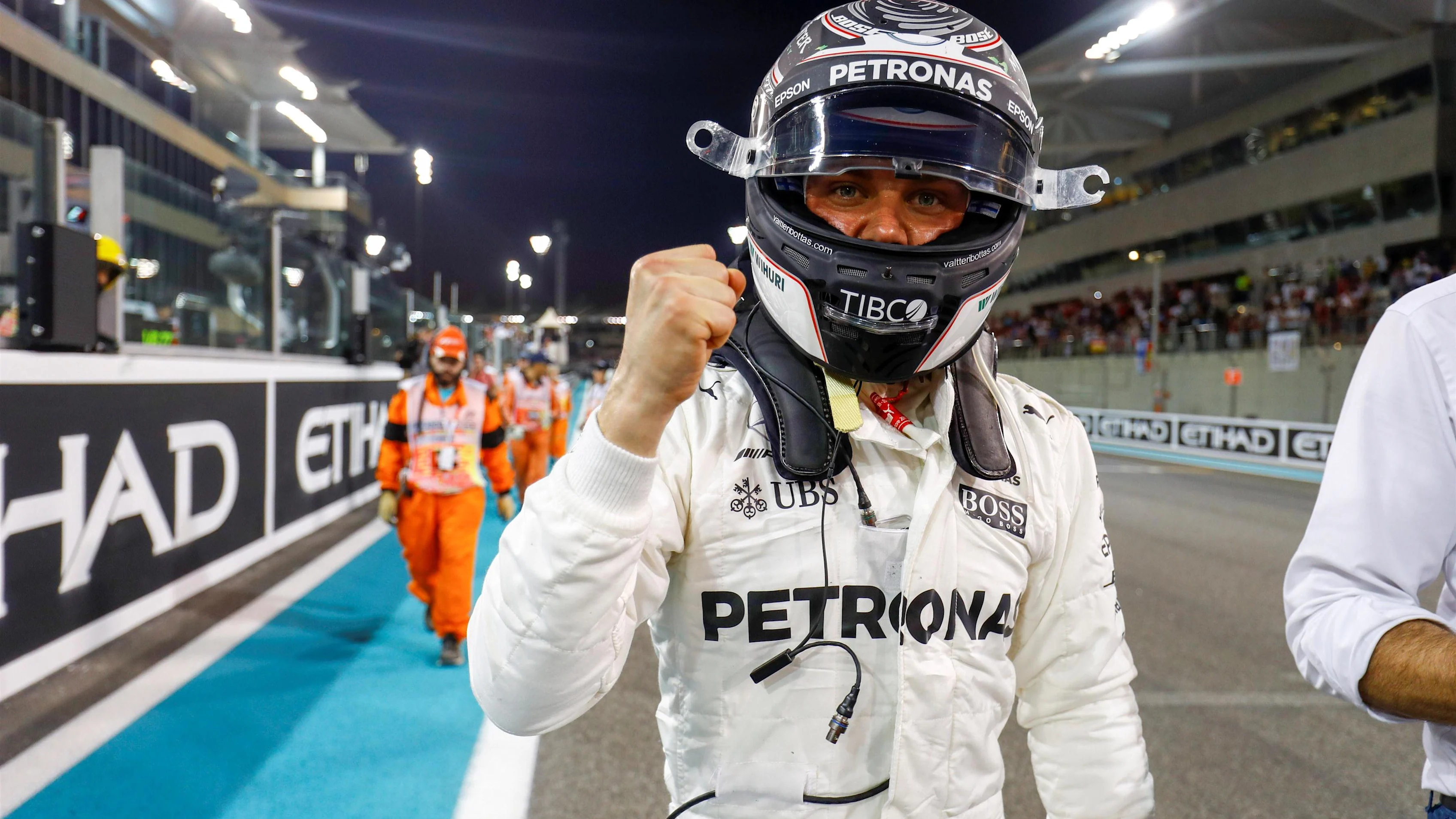 Pole sitter Valtteri Bottas (FIN) Mercedes AMG F1 celebrates in parc ferme at Formula One World Championship, Rd20, Abu Dhabi Grand Prix, Qualifying, Yas Marina Circuit, Abu Dhabi, UAE, Saturday 25 November 2017. © Glenn Dunbar/LAT/Sutton Images