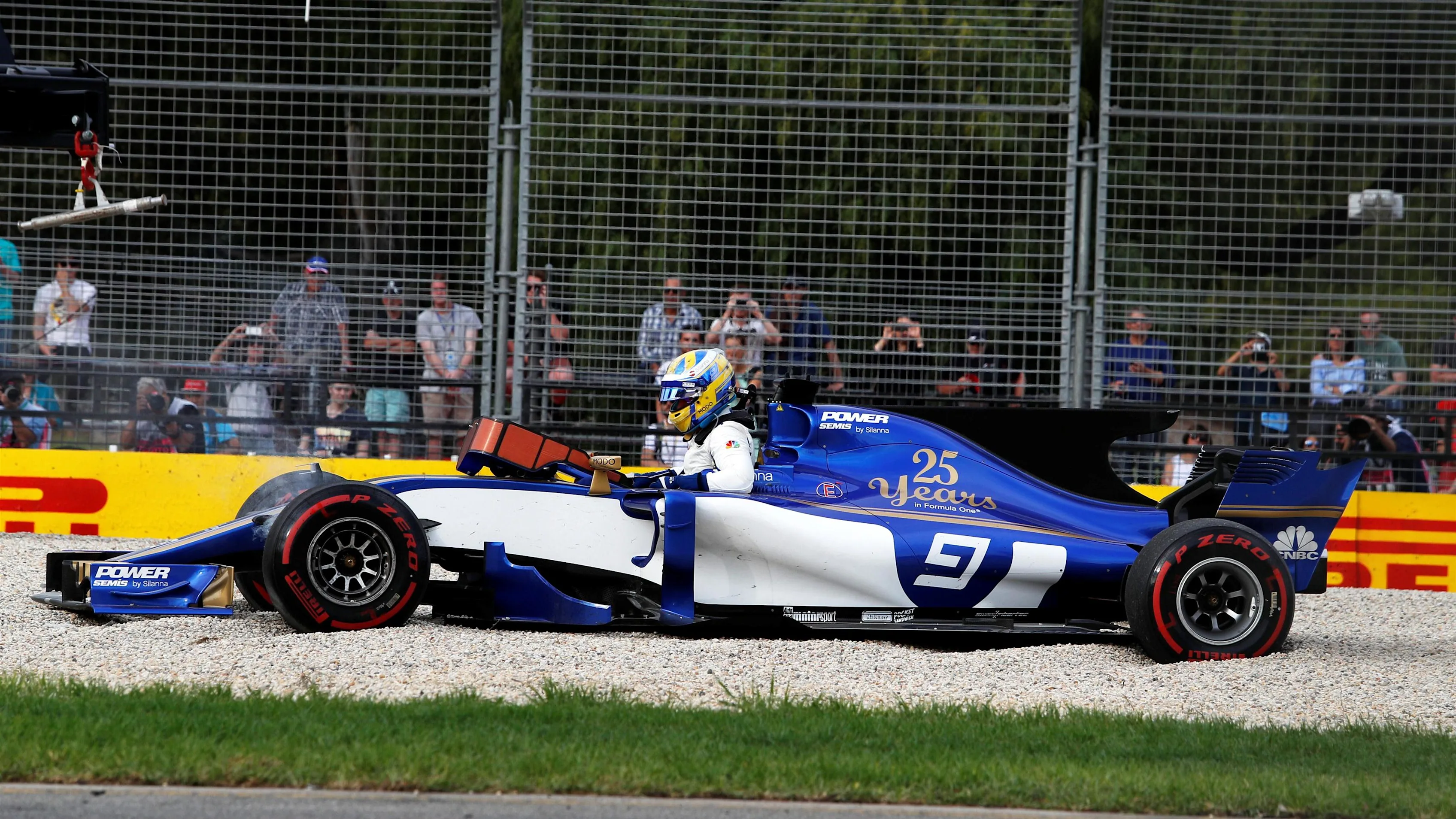 Marcus Ericsson (SWE) Sauber C36 span into the grvael in FP2 at Formula One World Championship, Rd1, Australian Grand Prix, Practice, Albert Park, Melbourne, Australia, Friday 24 March 2017. © Sutton Motorsport Images