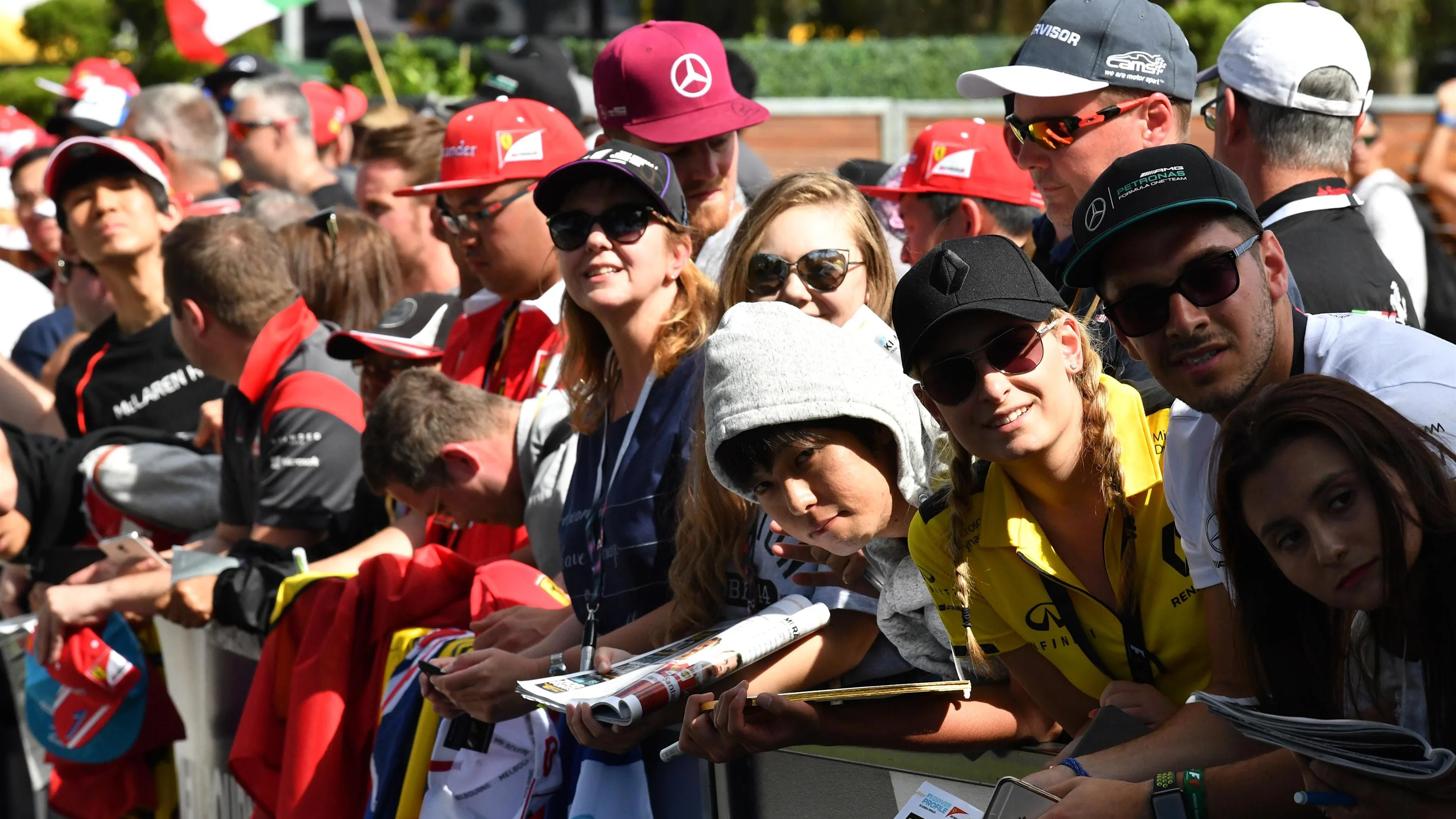 Fans at Formula One World Championship, Rd1, Australian Grand Prix, Qualifying, Albert Park, Melbourne, Australia, Saturday 25 March 2017. © Sutton Motorsport Images