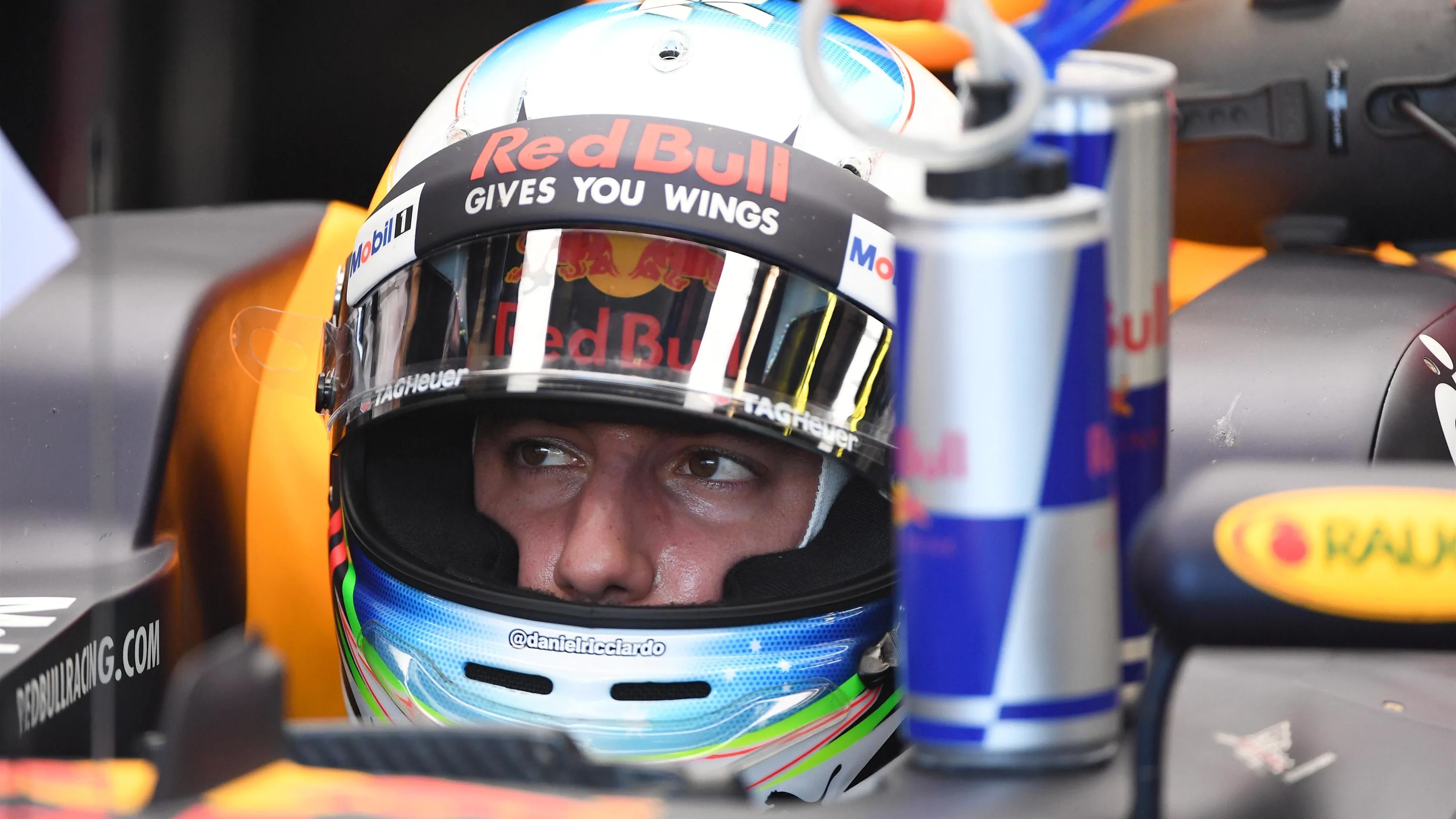 Daniel Ricciardo (AUS) Red Bull Racing RB13 at Formula One World Championship, Rd1, Australian Grand Prix, Qualifying, Albert Park, Melbourne, Australia, Saturday 25 March 2017. © Sutton Motorsport Images