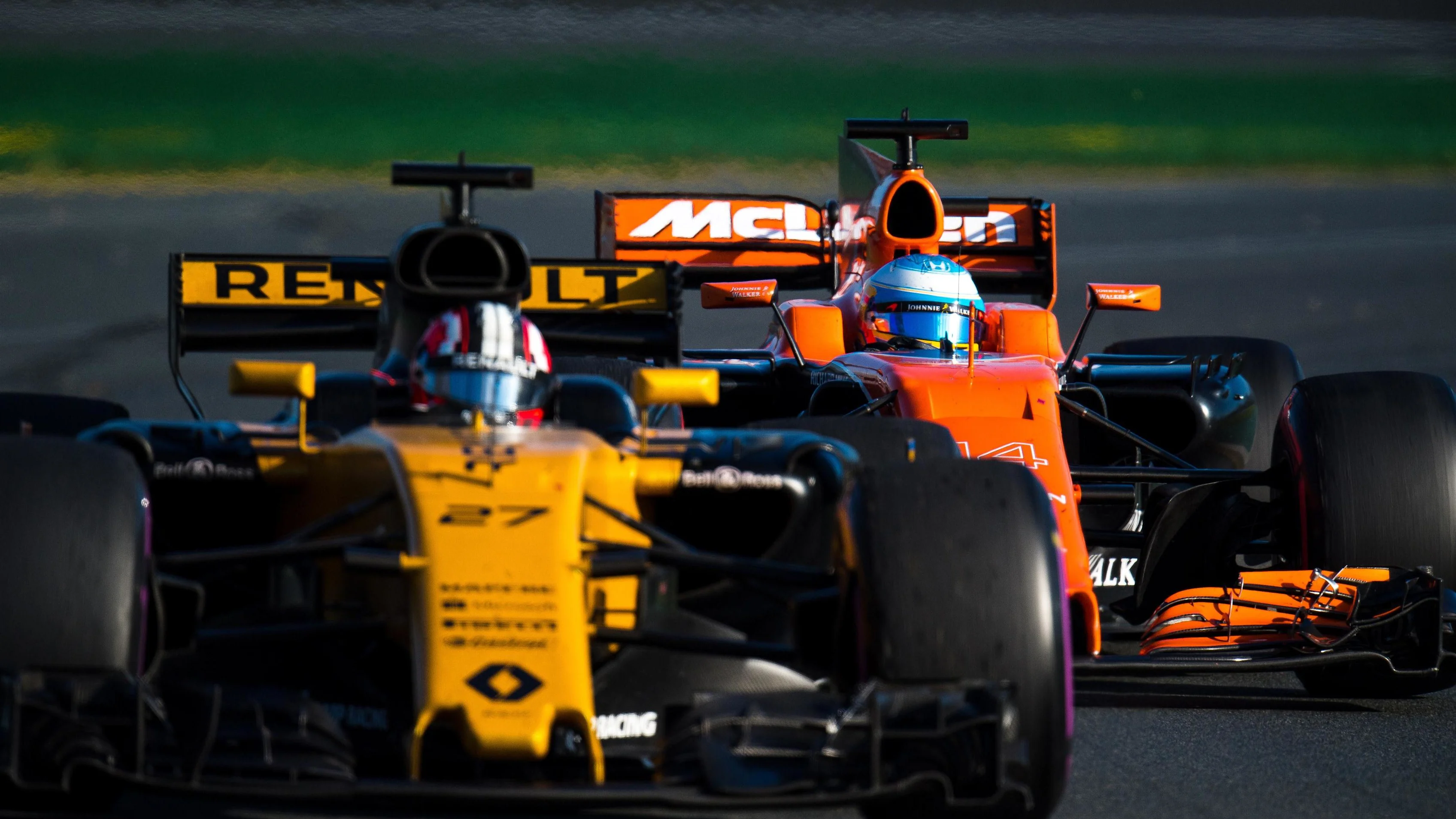 Nico Hulkenberg (GER) Renault Sport F1 Team RS17 and Fernando Alonso (ESP) McLaren MCL32 at Formula