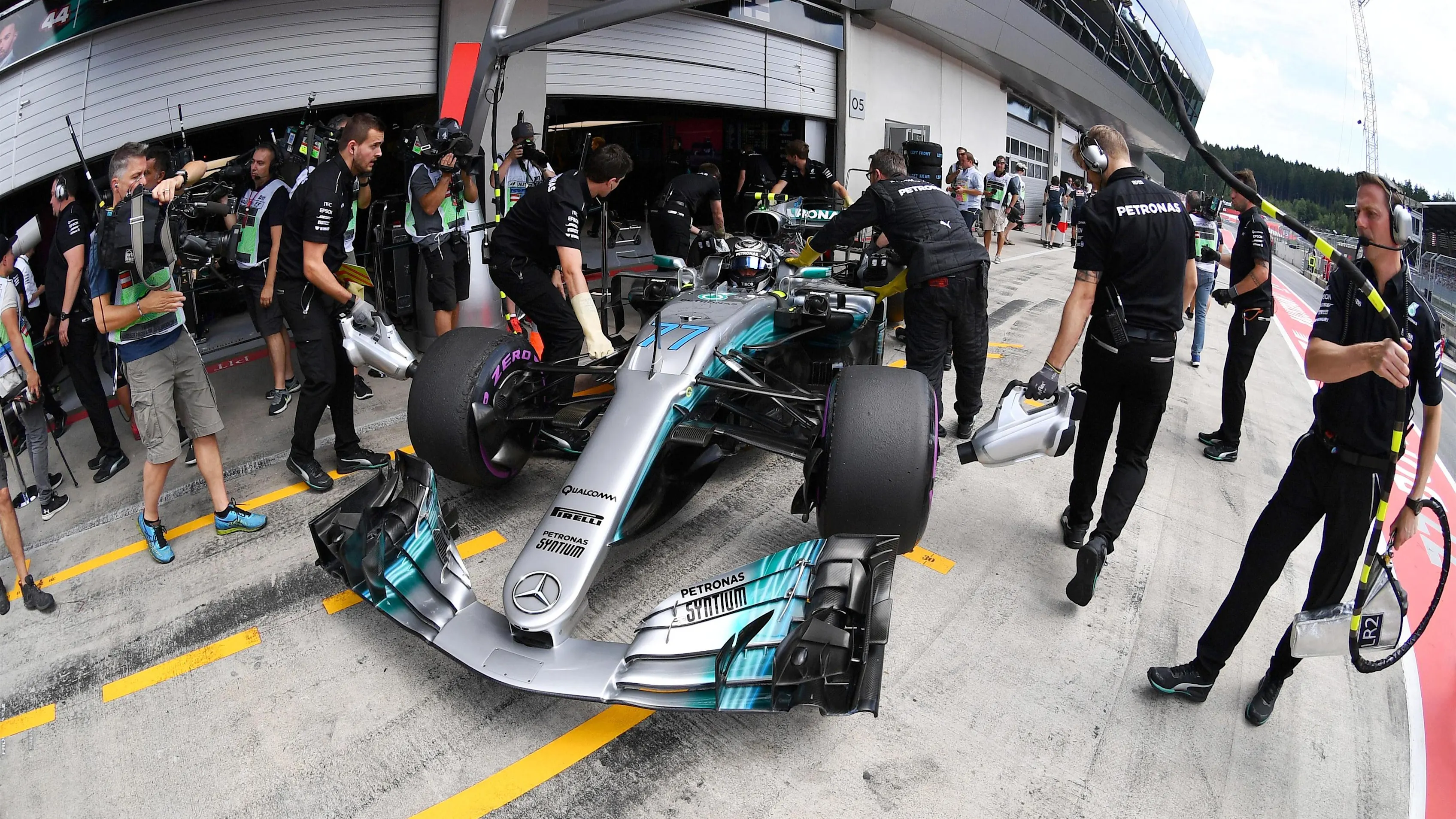 Valtteri Bottas (FIN) Mercedes-Benz F1 W08 Hybrid at Formula One World Championship, Rd9, Austrian