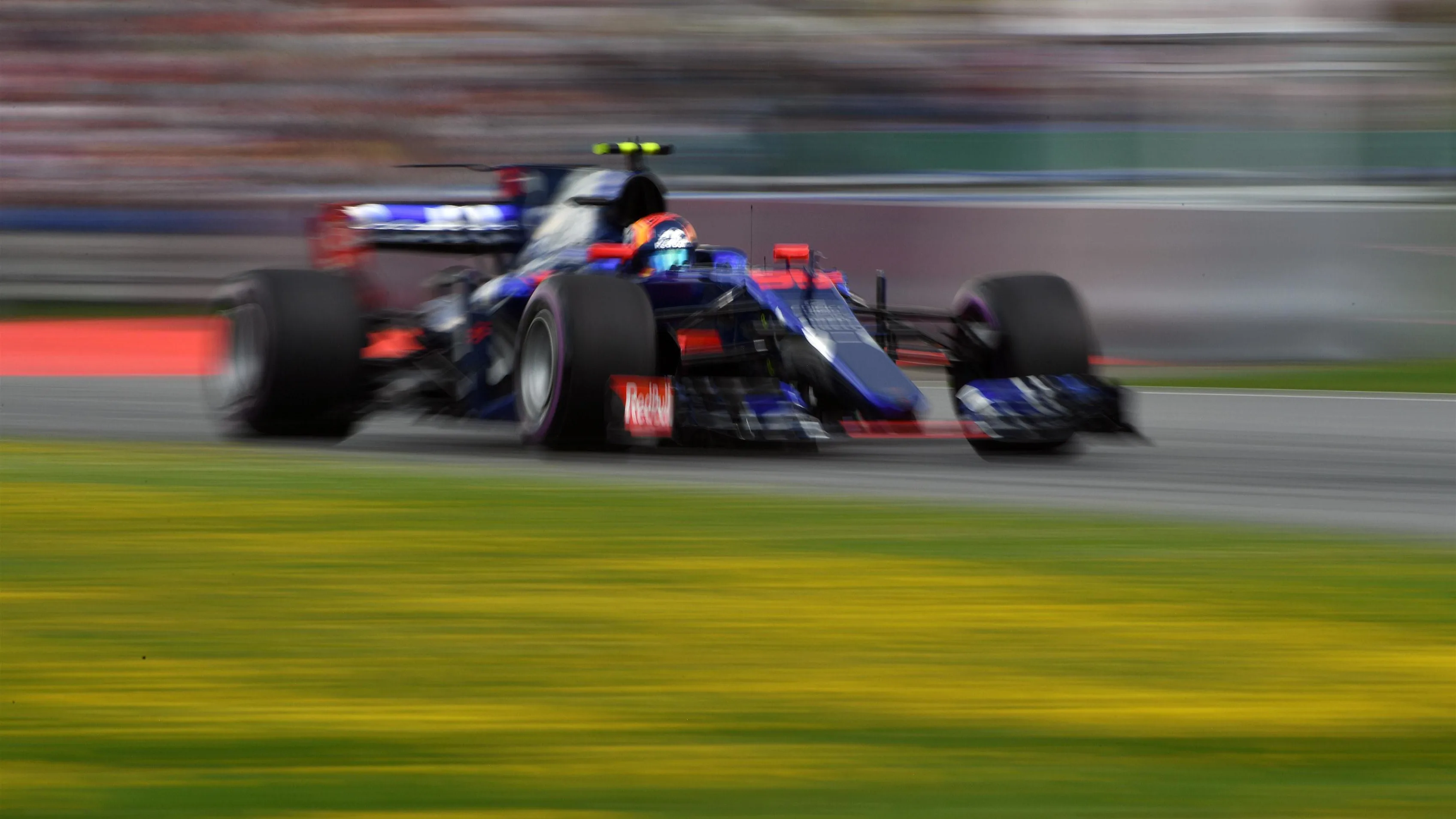 Carlos Sainz jr (ESP) Scuderia Toro Rosso STR12 at Formula One World Championship, Rd9, Austrian