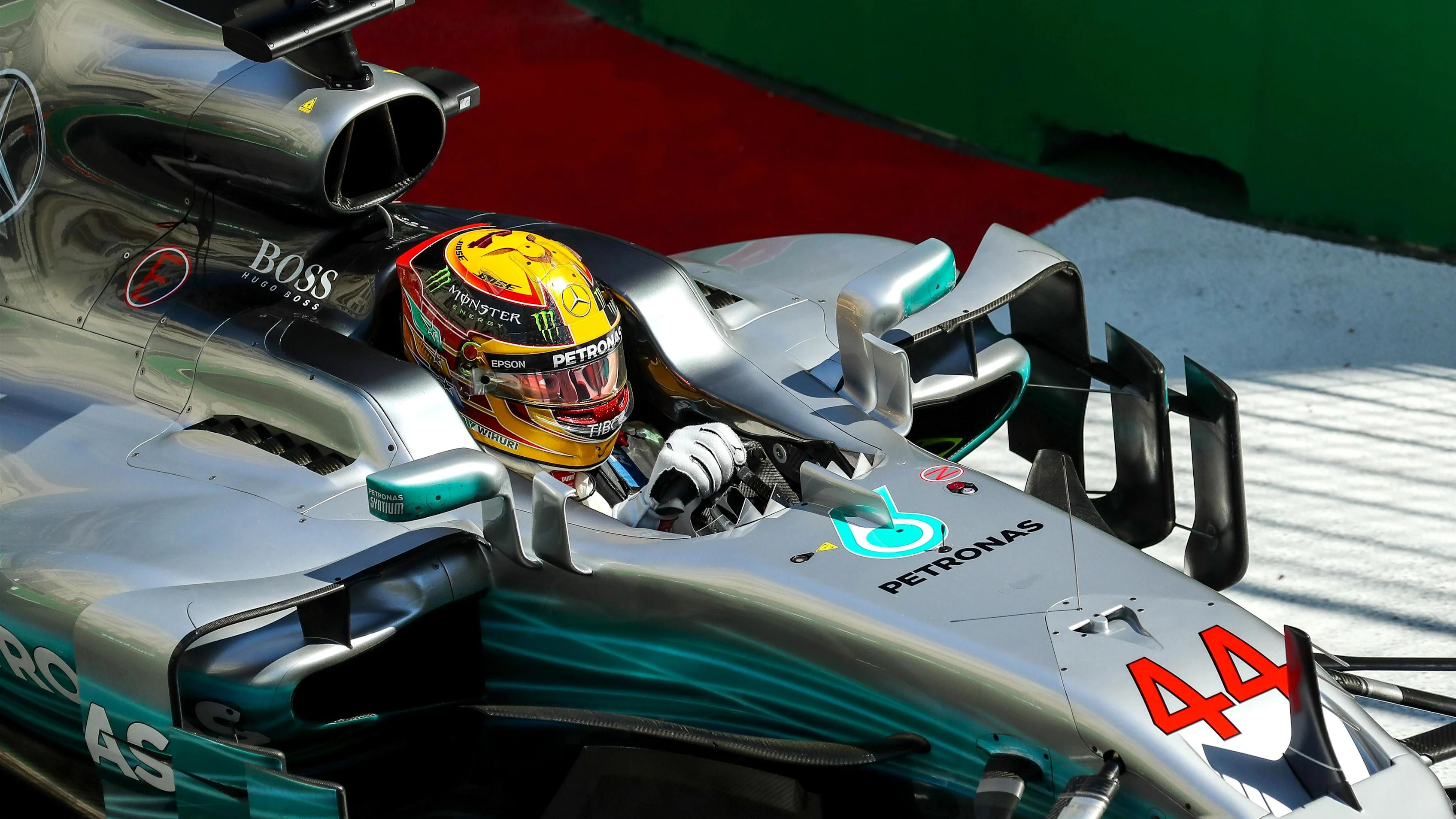 Lewis Hamilton (GBR) Mercedes-Benz F1 W08 Hybrid at Formula One World Championship, Rd8, Azerbaijan
