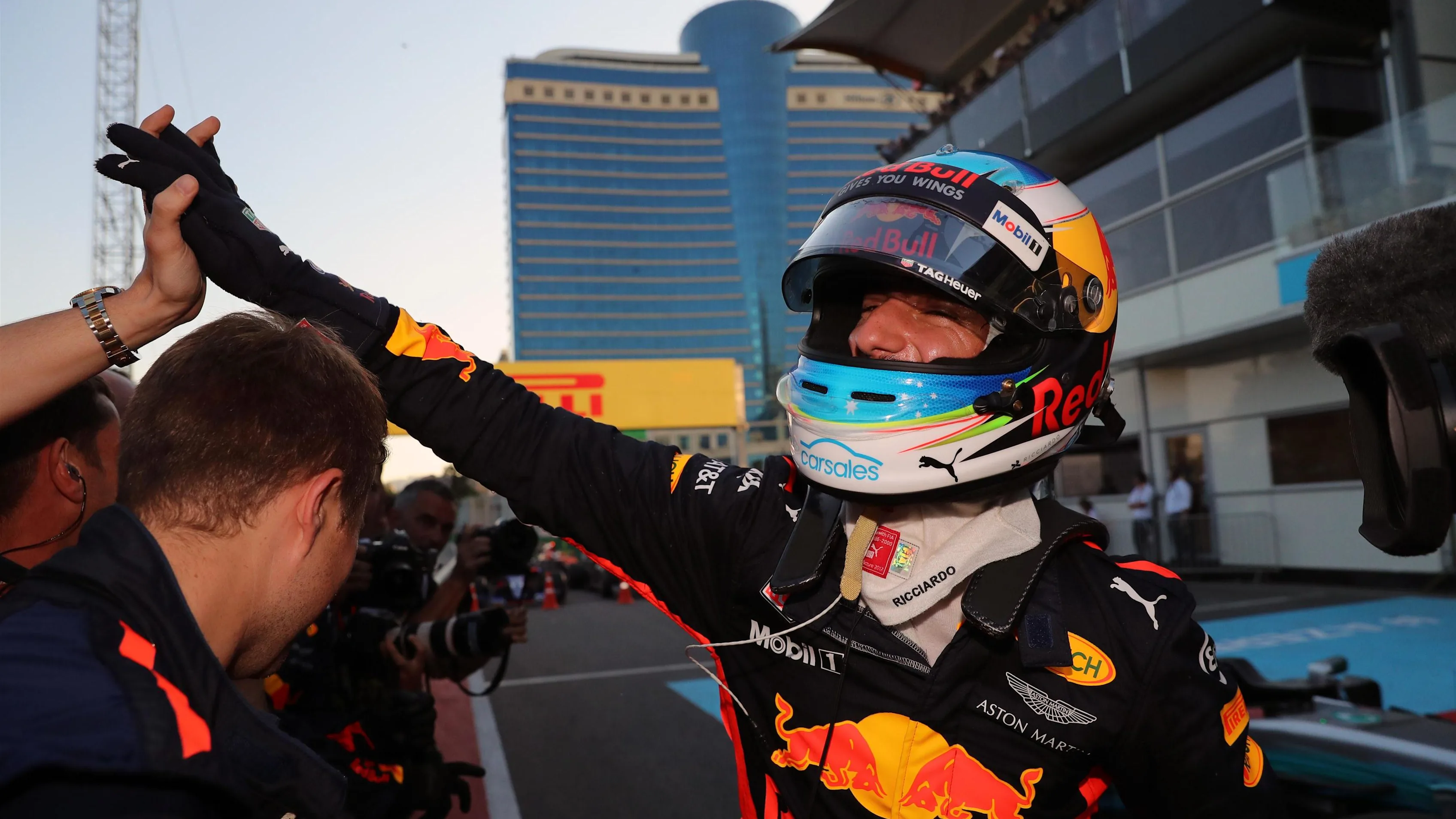 Race winner Daniel Ricciardo (AUS) Red Bull Racing celebrates in parc ferme with the team at Formula One World Championship, Rd8, Azerbaijan Grand Prix, Race, Baku City Circuit, Baku, Azerbaijan, Sunday 25 June 2017. © Sutton Images