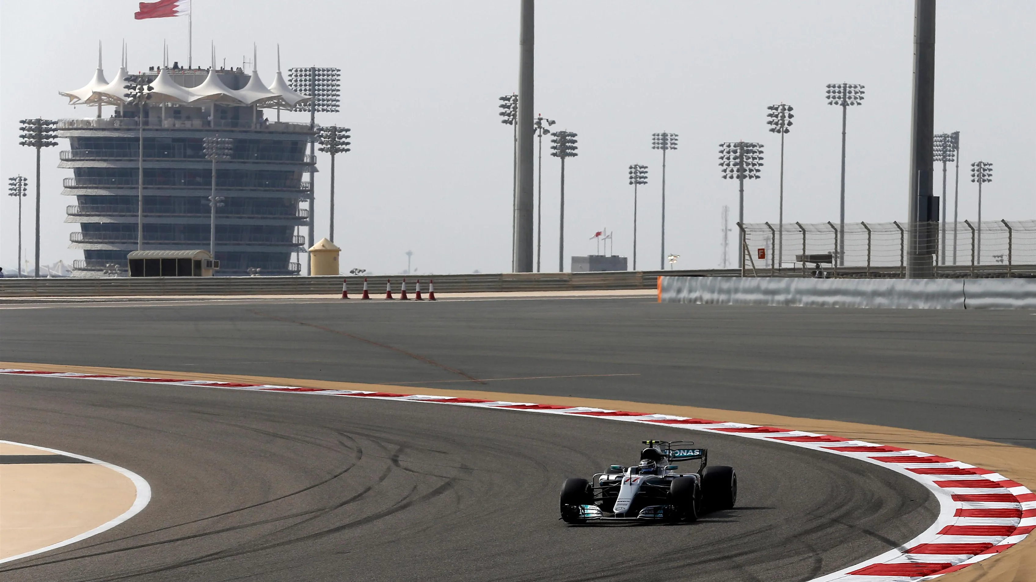Valtteri Bottas (FIN) Mercedes-Benz F1 W08 Hybrid at Formula One World Championship, Rd3, Bahrain Grand Prix Qualifying, Bahrain International Circuit, Sakhir, Bahrain, Saturday 15 April 2017. © Sutton Motorsport Images