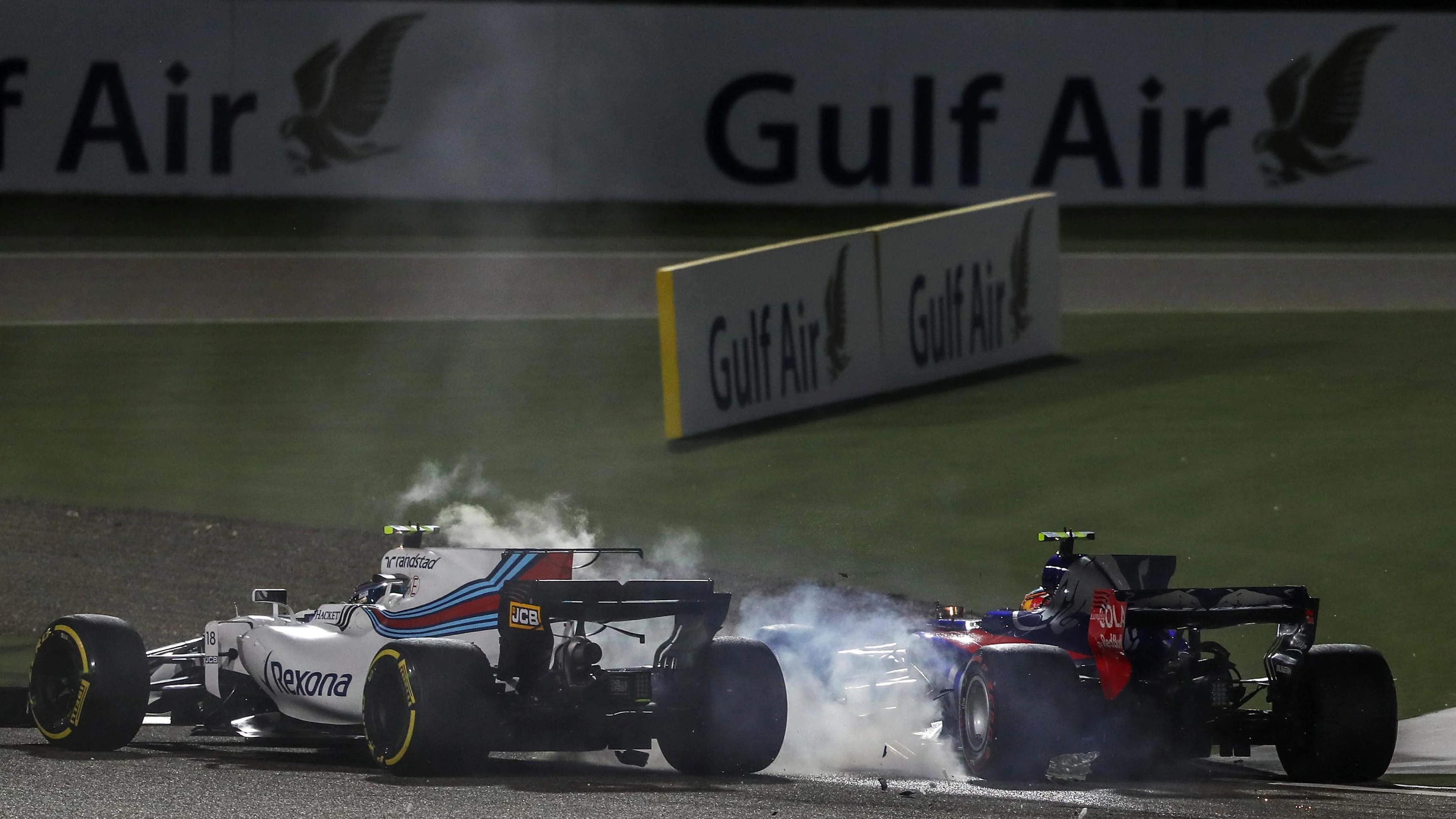 Lance Stroll (CDN) Williams FW40 and Carlos Sainz (ESP) Scuderia Toro Rosso STR12 crash at Formula One World Championship, Rd3, Bahrain Grand Prix Race, Bahrain International Circuit, Sakhir, Bahrain, Sunday 16 April 2017. © Sutton Motorsport Images
