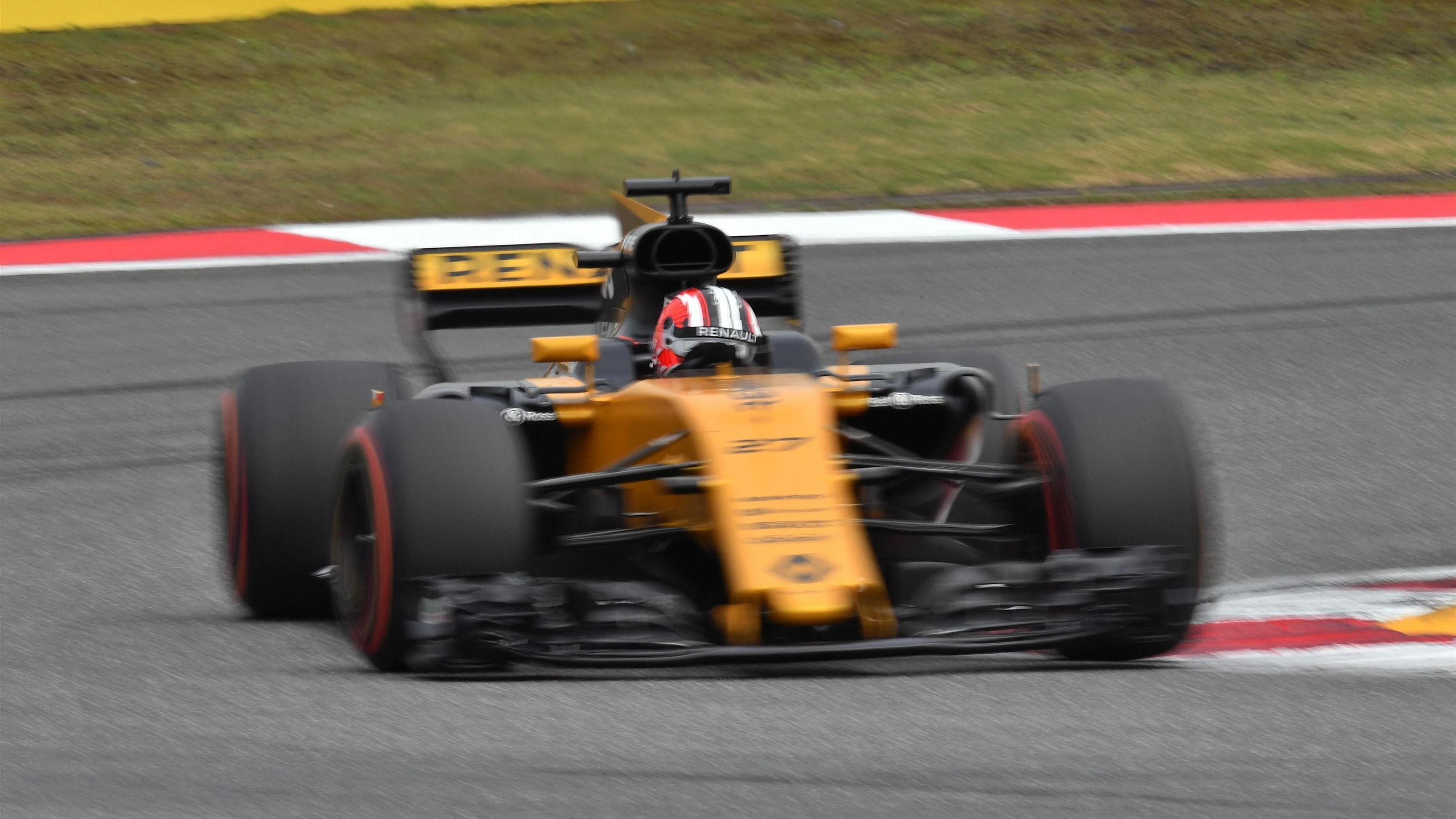 Nico Hulkenberg (GER) Renault Sport F1 Team RS17 at Formula One World Championship, Rd2, Chinese Grand Prix, Qualifying, Shanghai, China, Saturday 8 April 2017. © Sutton Motorsport Images