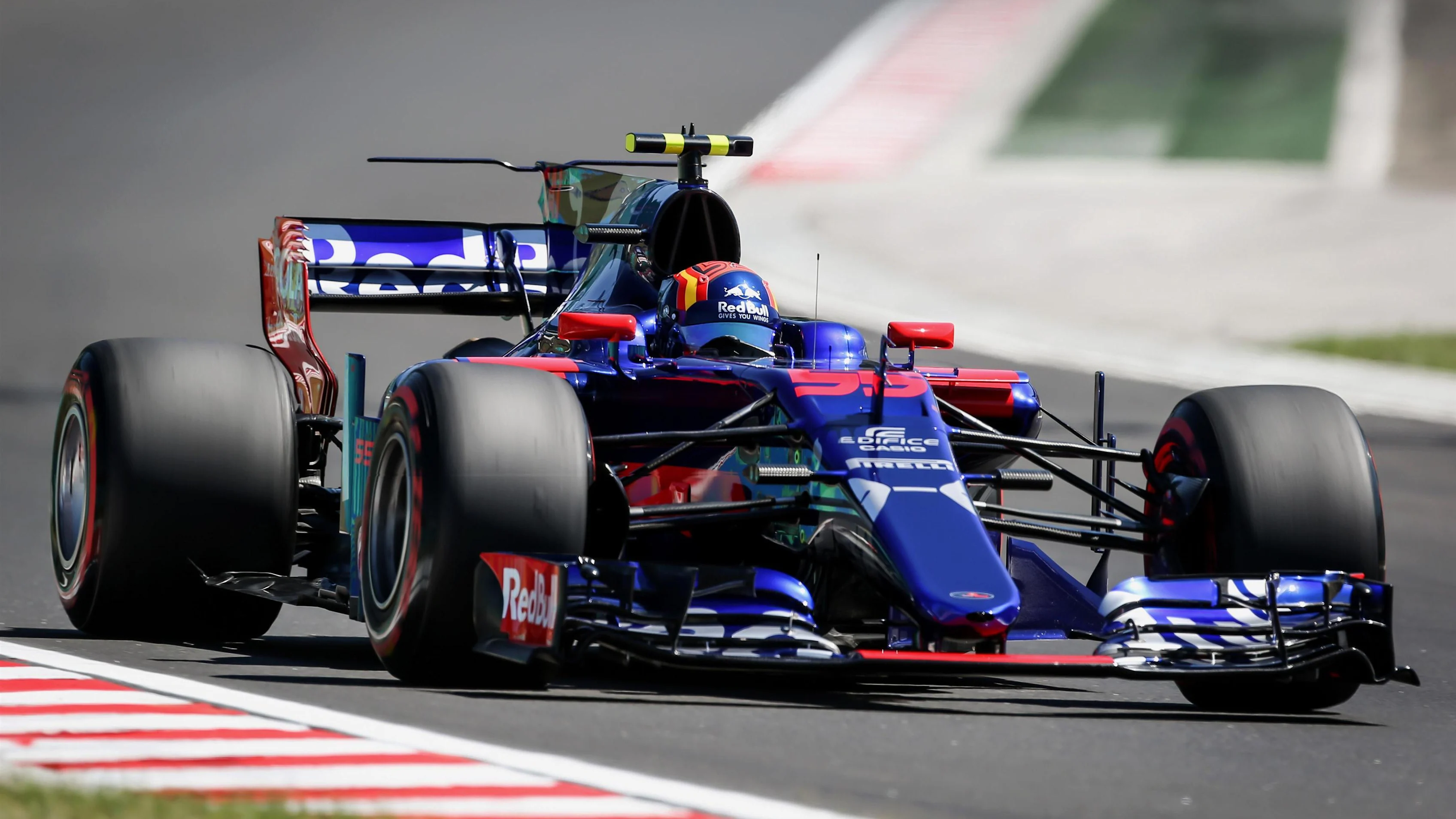 Carlos Sainz jr (ESP) Scuderia Toro Rosso STR12 at Formula One World Championship, Rd11, Hungarian