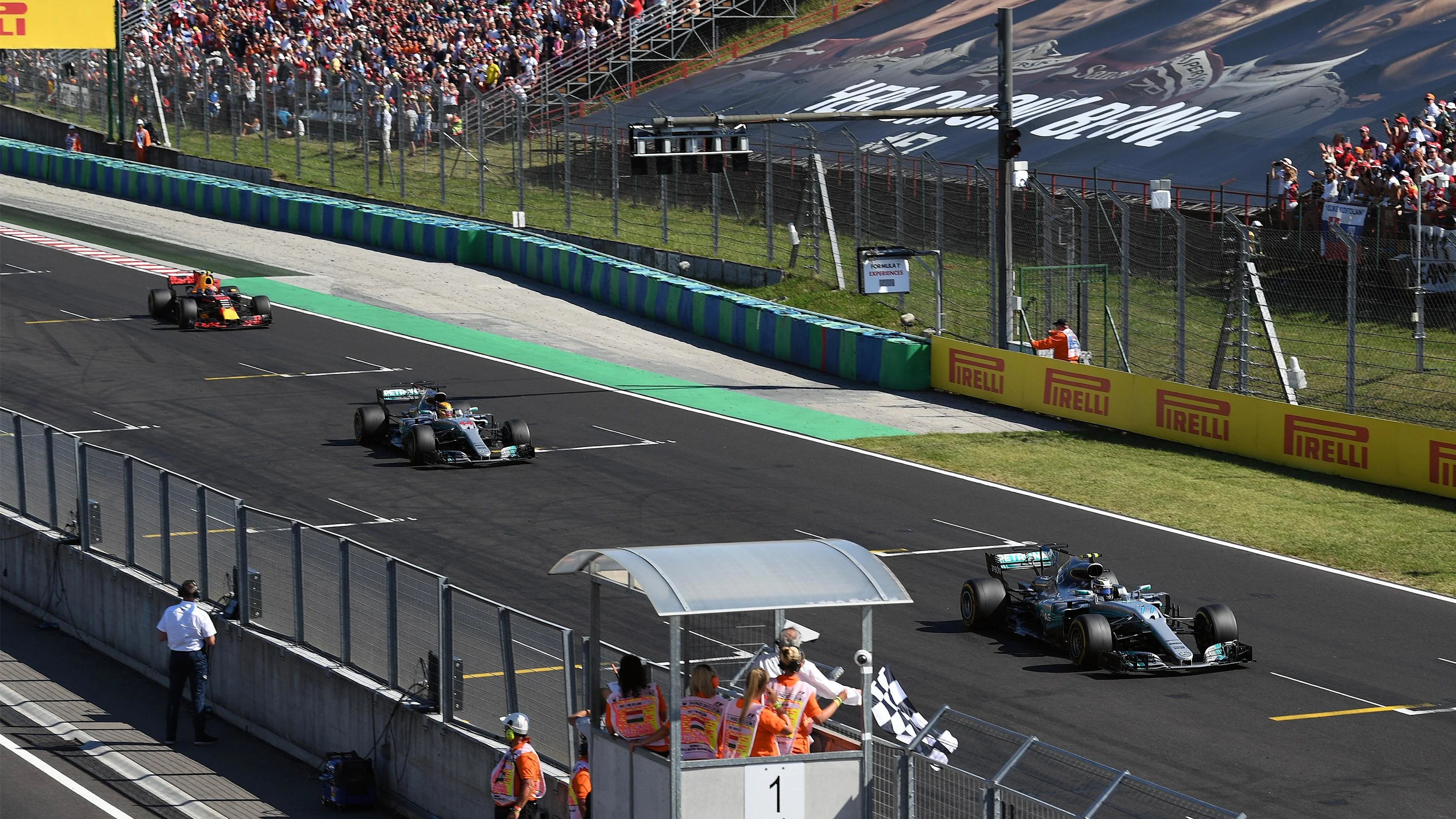 Valtteri Bottas (FIN) Mercedes-Benz F1 W08 Hybrid and Lewis Hamilton (GBR) Mercedes-Benz F1 W08
