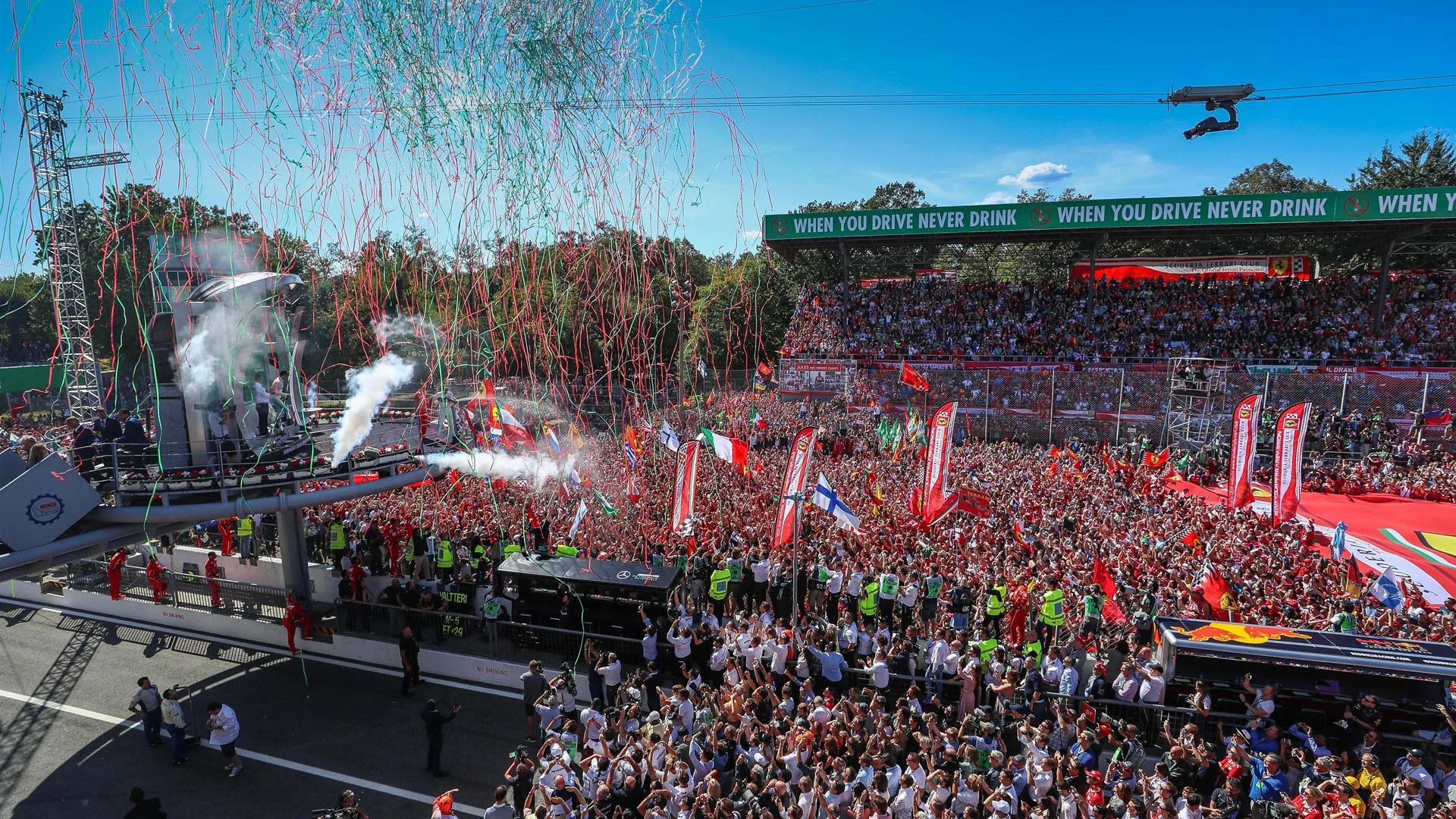 Sebastian Vettel (GER) Ferrari, Lewis Hamilton (GBR) Mercedes AMG F1 and Valtteri Bottas (FIN)