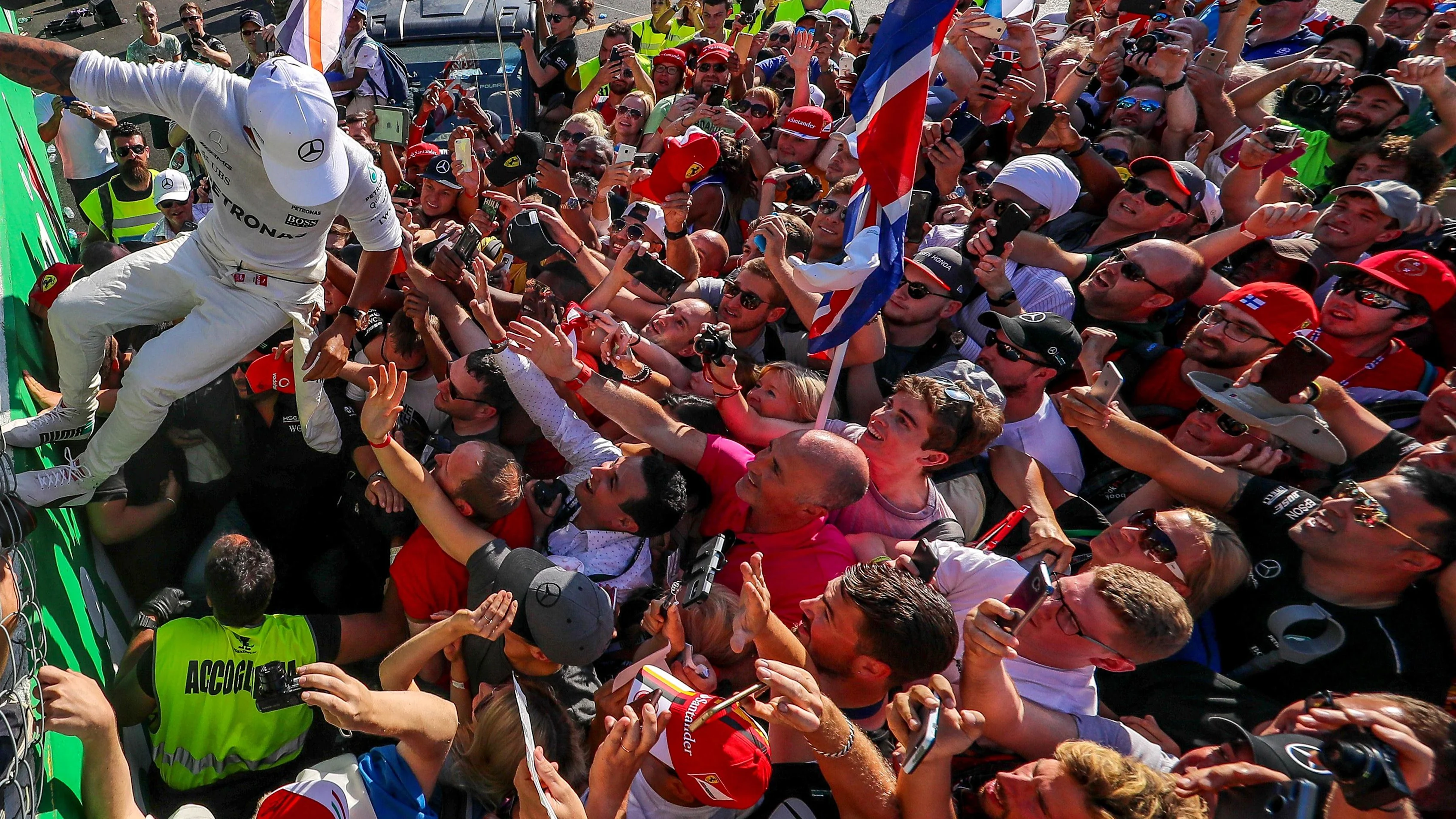 Race winner Lewis Hamilton (GBR) Mercedes AMG F1 celebrates with the fans at Formula One World Championship, Rd13, Italian Grand Prix, Race, Monza, Italy, Sunday 3 September 2017. © Sutton Images