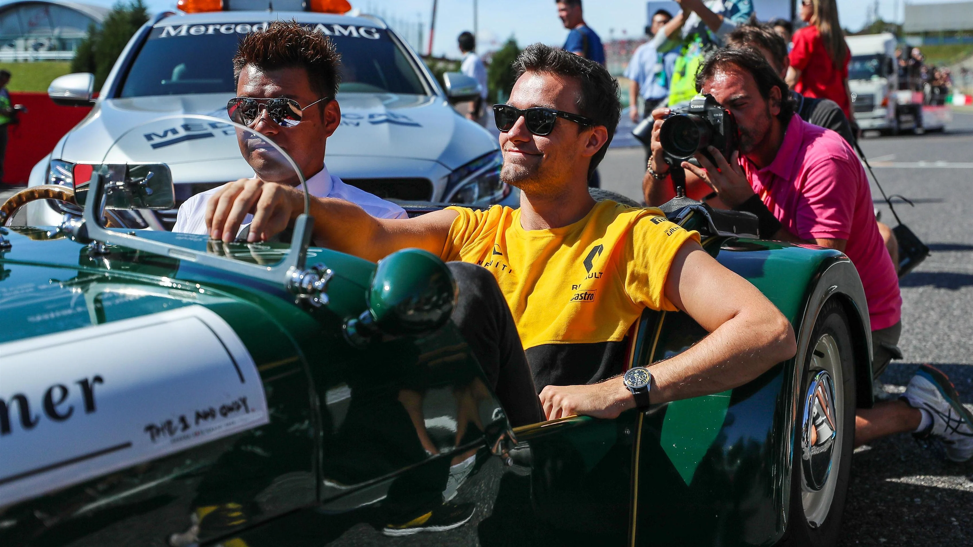 Jolyon Palmer (GBR) Renault Sport F1 Team on the drivers parade at Formula One World Championship, Rd16, Japanese Grand Prix, Race, Suzuka, Japan, Sunday 8 October 2017. © Kym Illman/Sutton Images