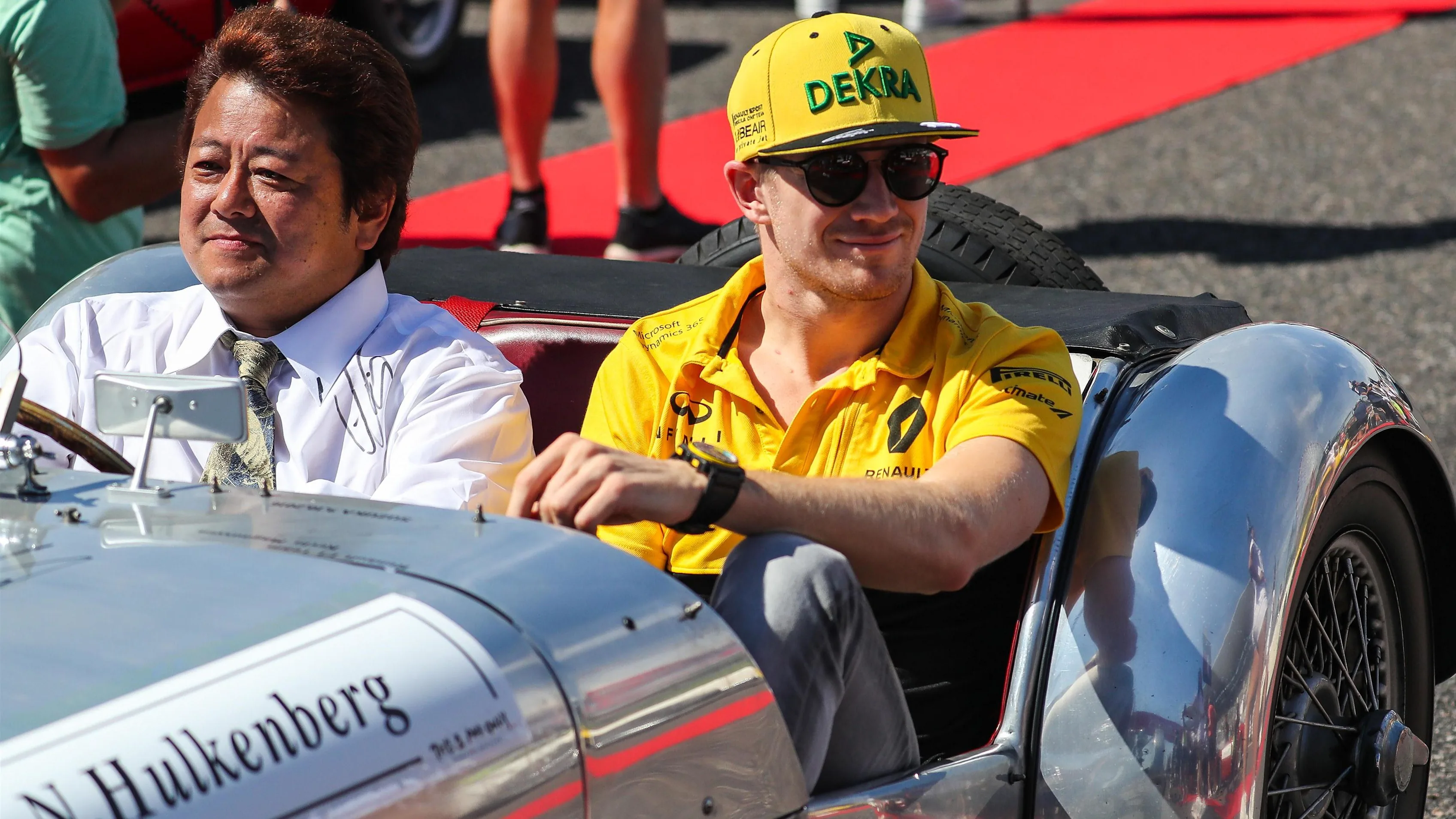 Nico Hulkenberg (GER) Renault Sport F1 Team on the drivers parade at Formula One World Championship, Rd16, Japanese Grand Prix, Race, Suzuka, Japan, Sunday 8 October 2017. © Kym Illman/Sutton Images