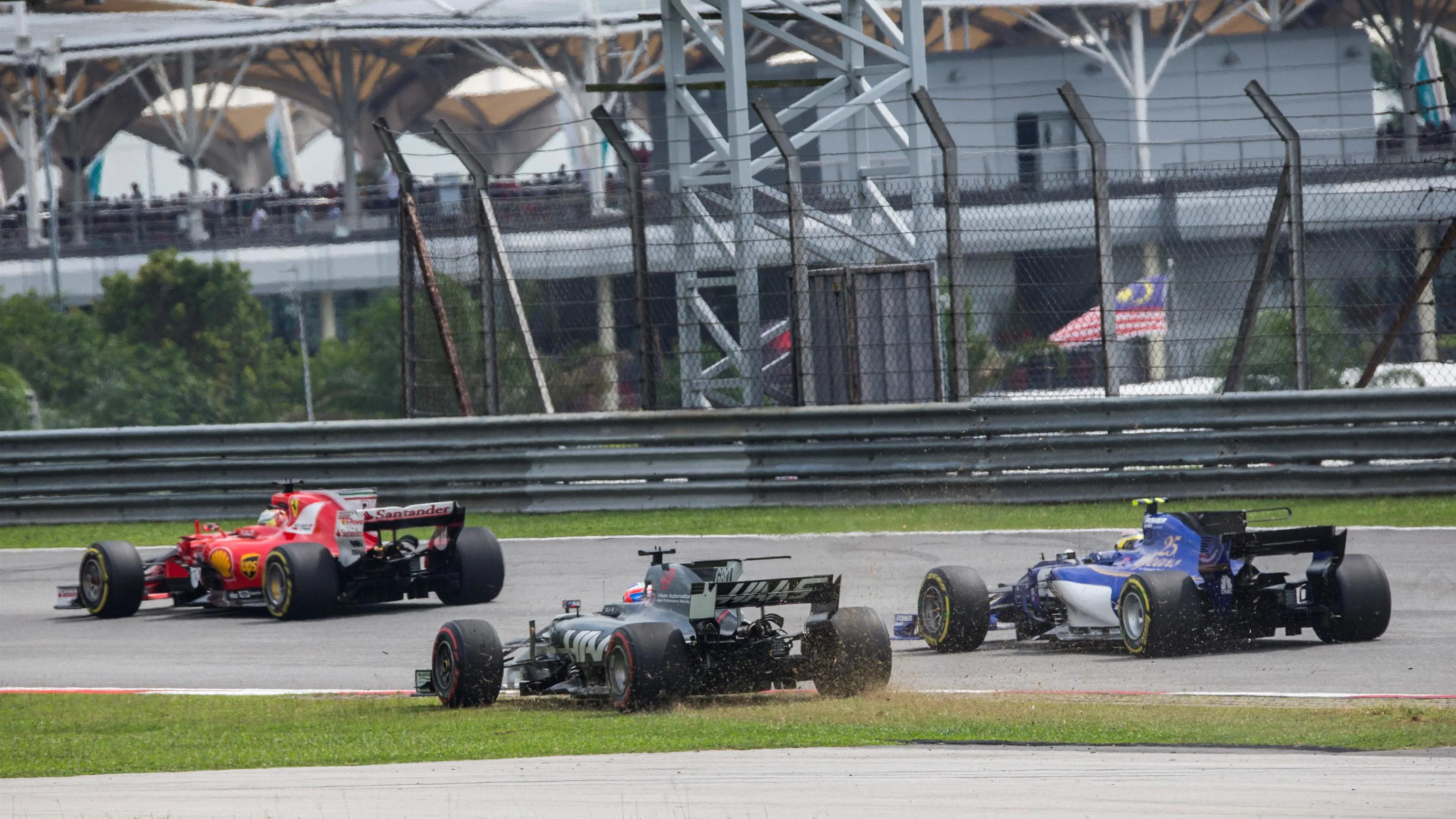 Romain Grosjean (FRA) Haas VF-17 runs wide at Formula One World Championship, Rd15, Malaysian Grand Prix, Race, Sepang, Malaysia, Sunday 1 October 2017. © Manuel Goria/Sutton Images